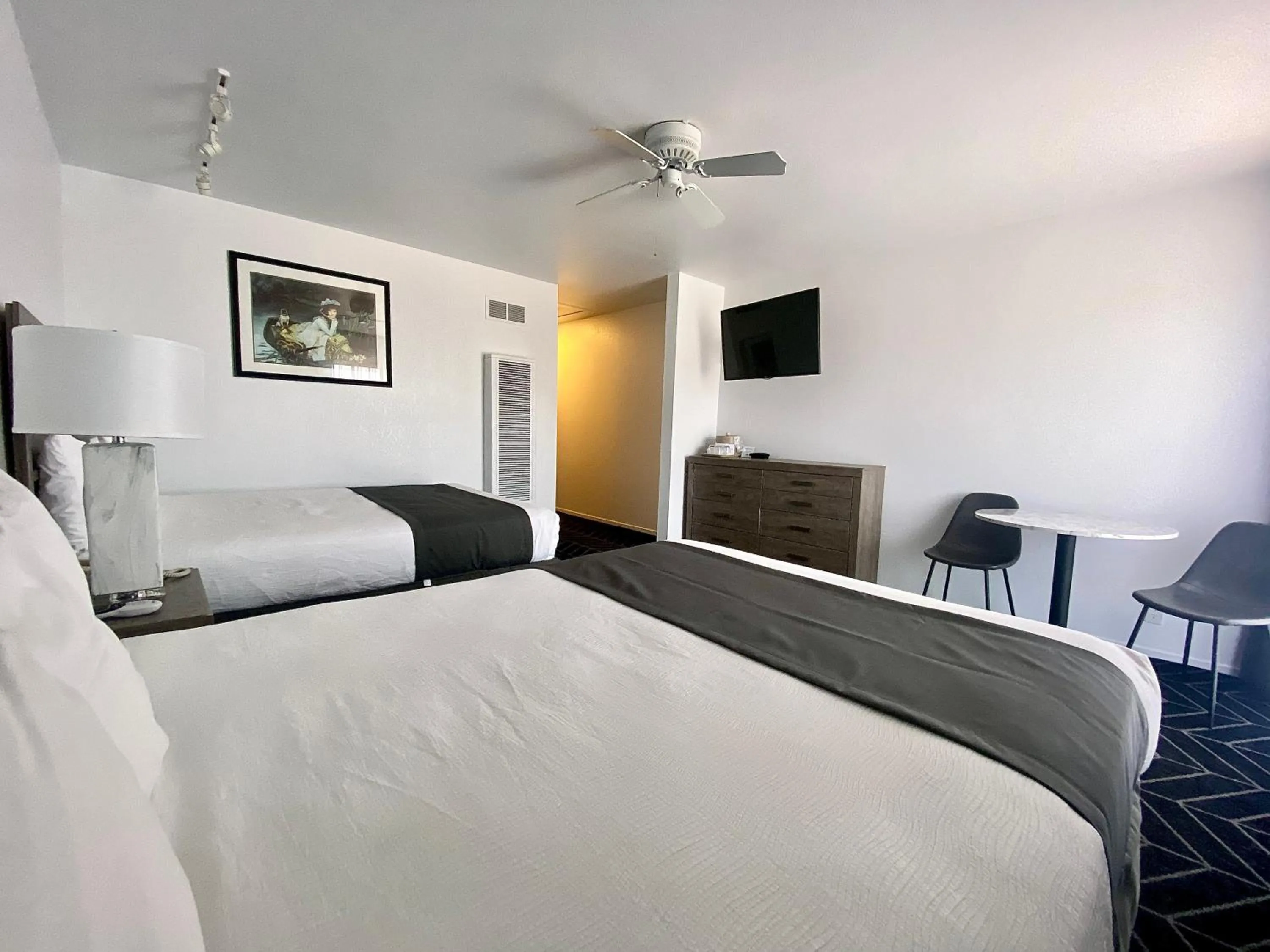 Bedroom, Bed in Masterpiece Hotel