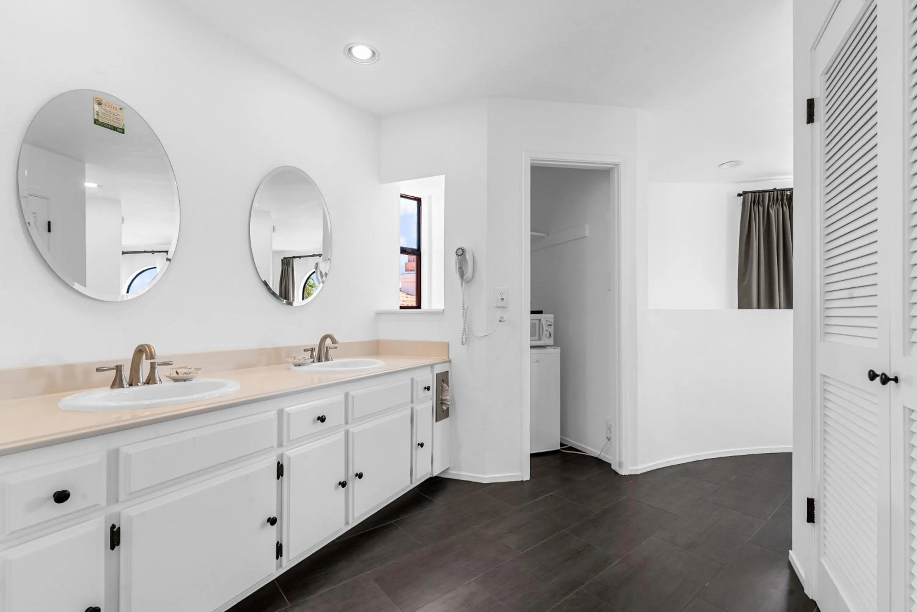 Bathroom in Masterpiece Hotel