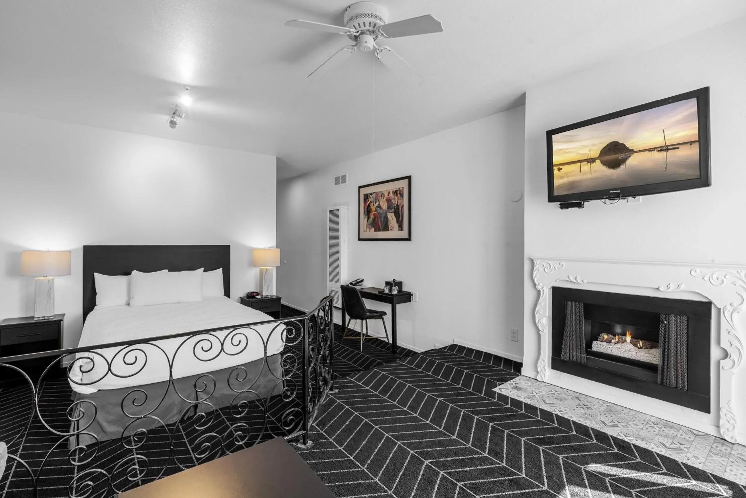 Deluxe Queen Bed with Fireplace, Balcony, Non-Smoking in Masterpiece Hotel Deluxe Queen Bed with Fireplace, Balcony, Non-Smoking in Masterpiece Hotel