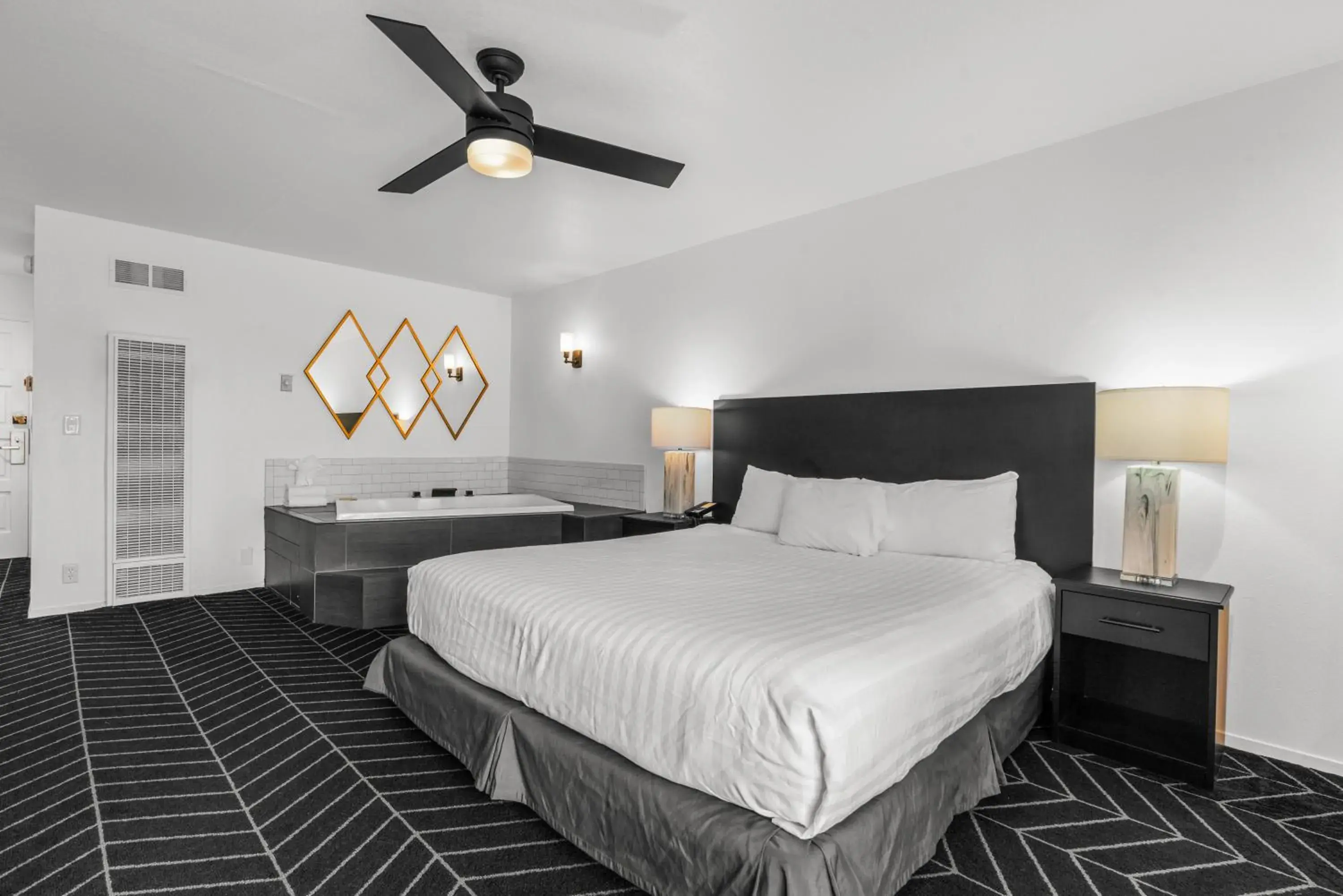 1 King Bed Hot Tub And Fireplace Non Smoking in Masterpiece Hotel 1 King Bed Hot Tub And Fireplace Non Smoking in Masterpiece Hotel