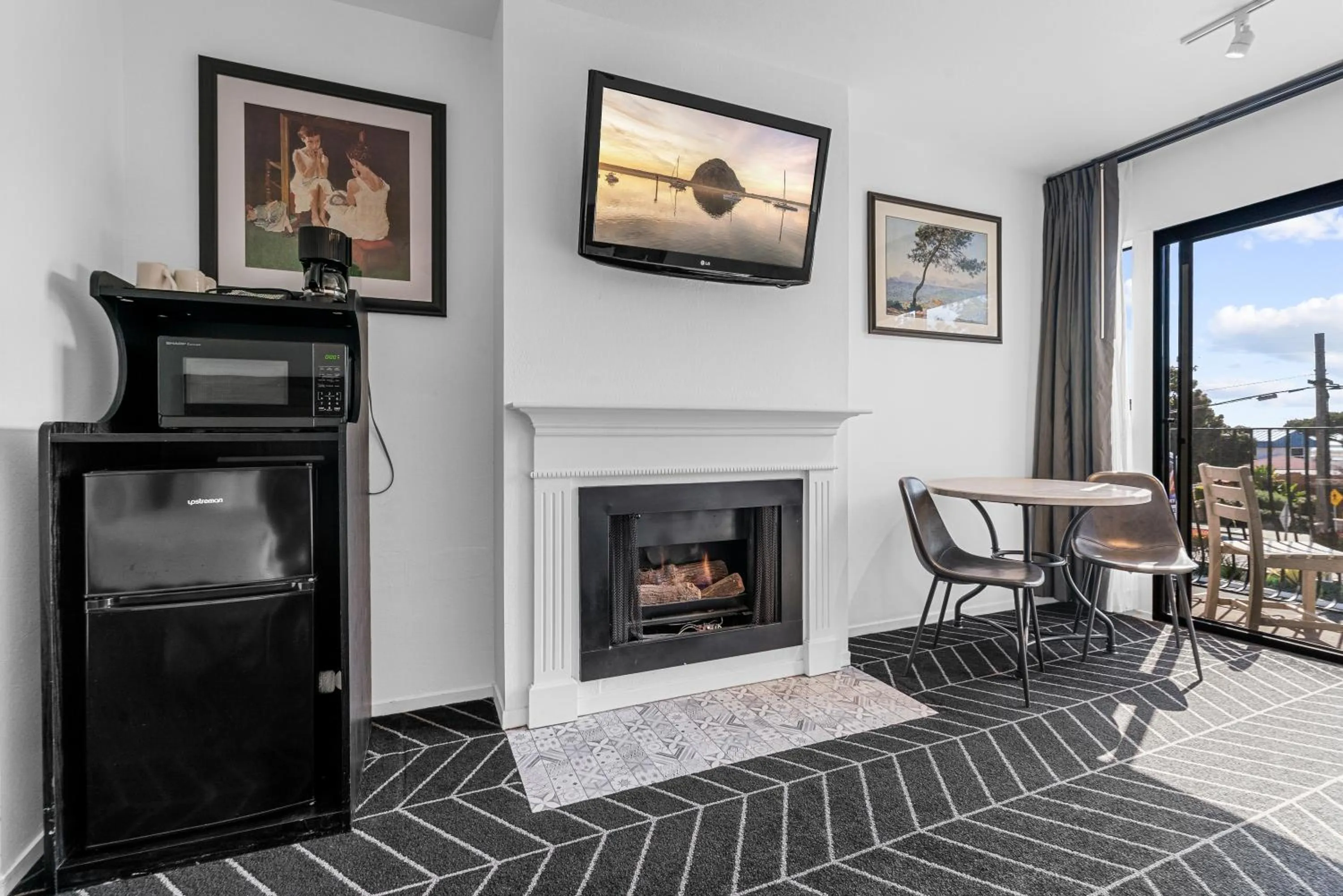 Bedroom in Masterpiece Hotel