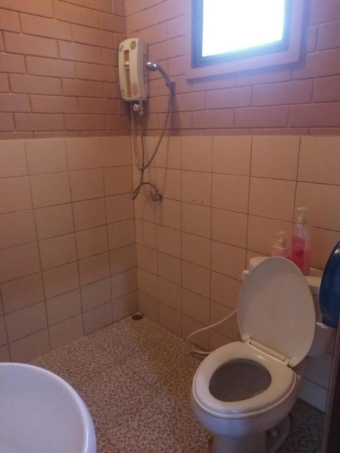 Shower, Bathroom in GongKaew HuenKum Hotel