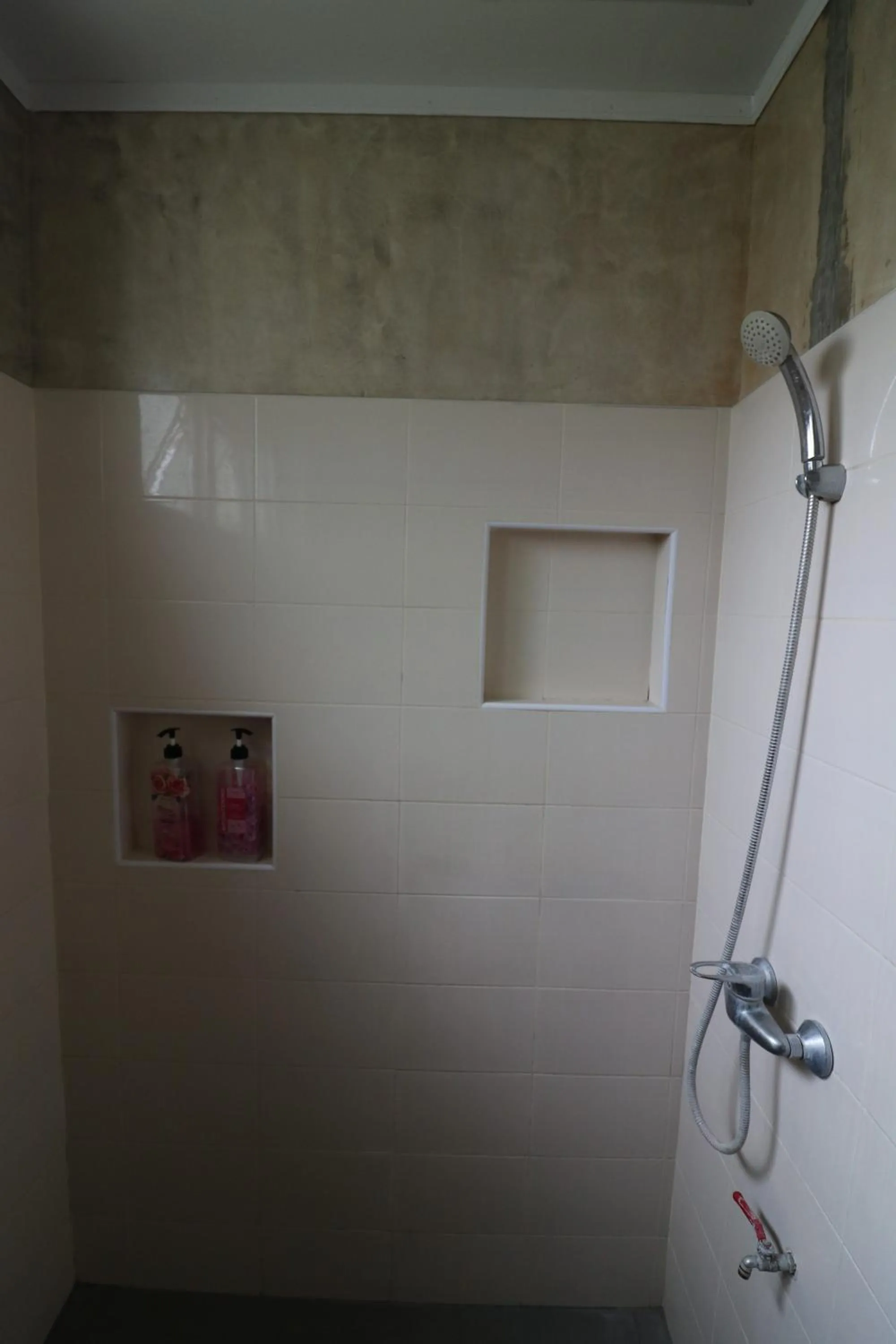 Bathroom in GongKaew HuenKum Hotel