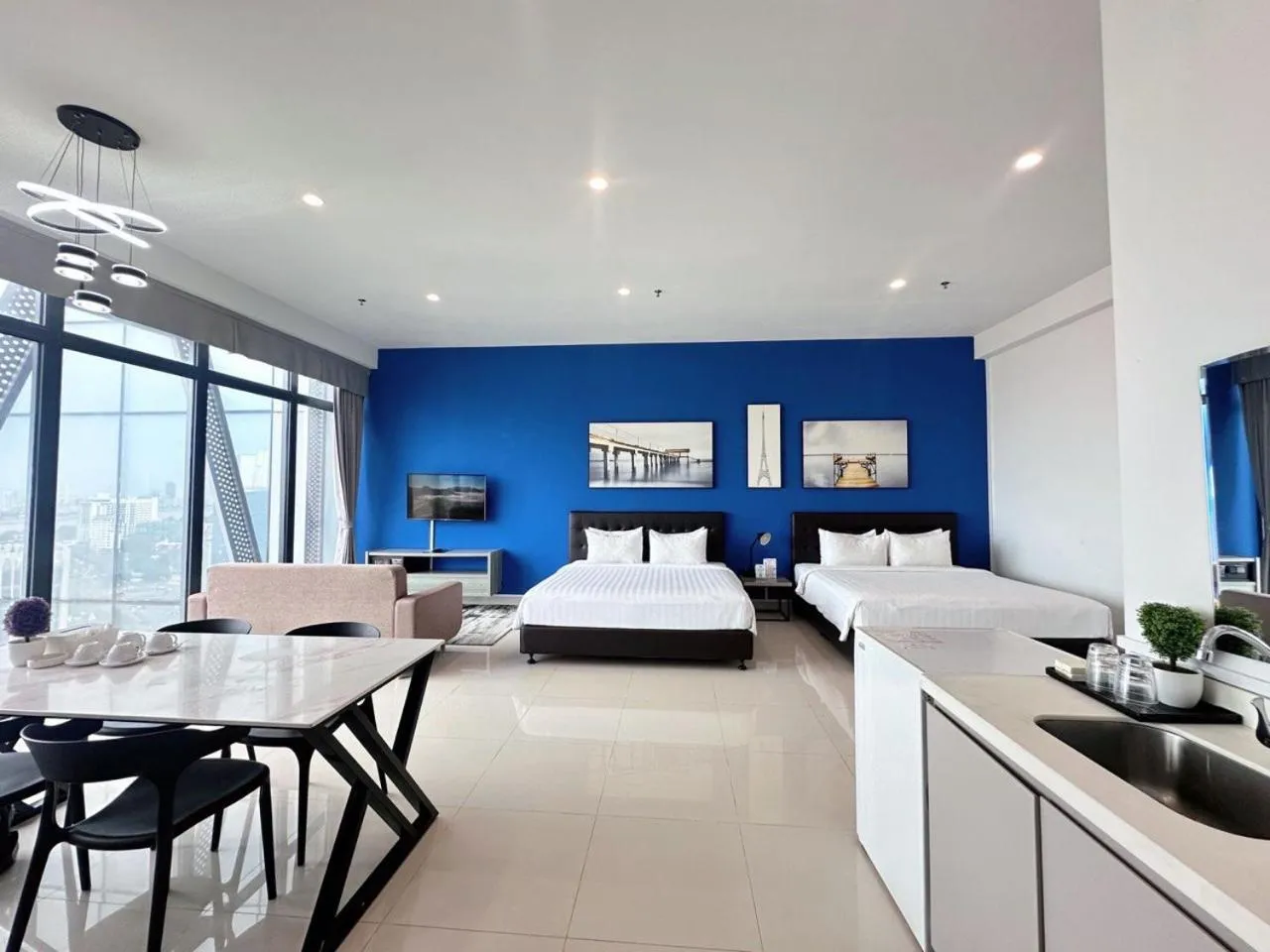 Photo of the whole room in The Bridge Club