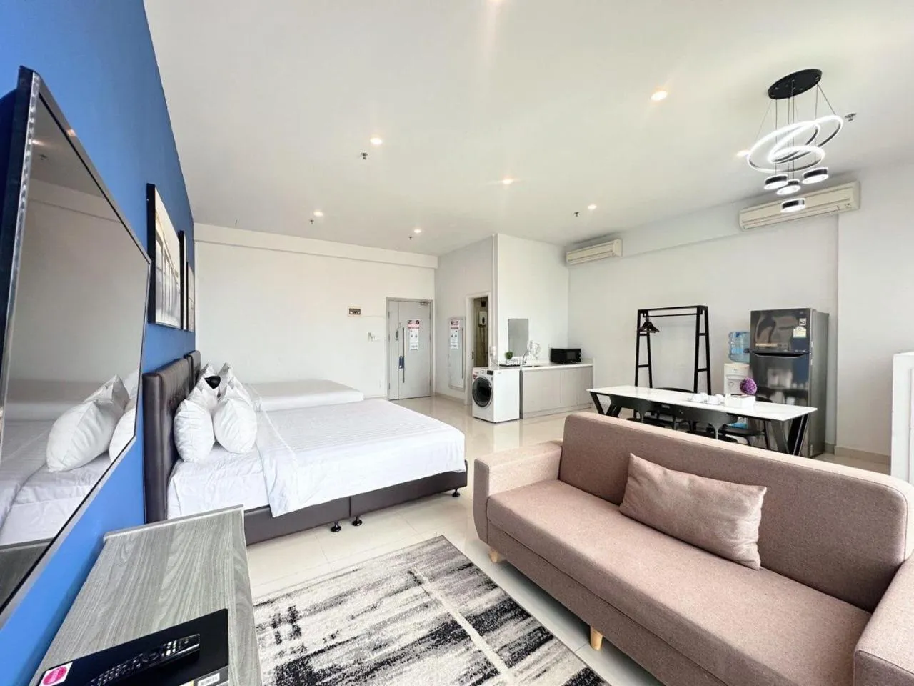 Bed in The Bridge Club