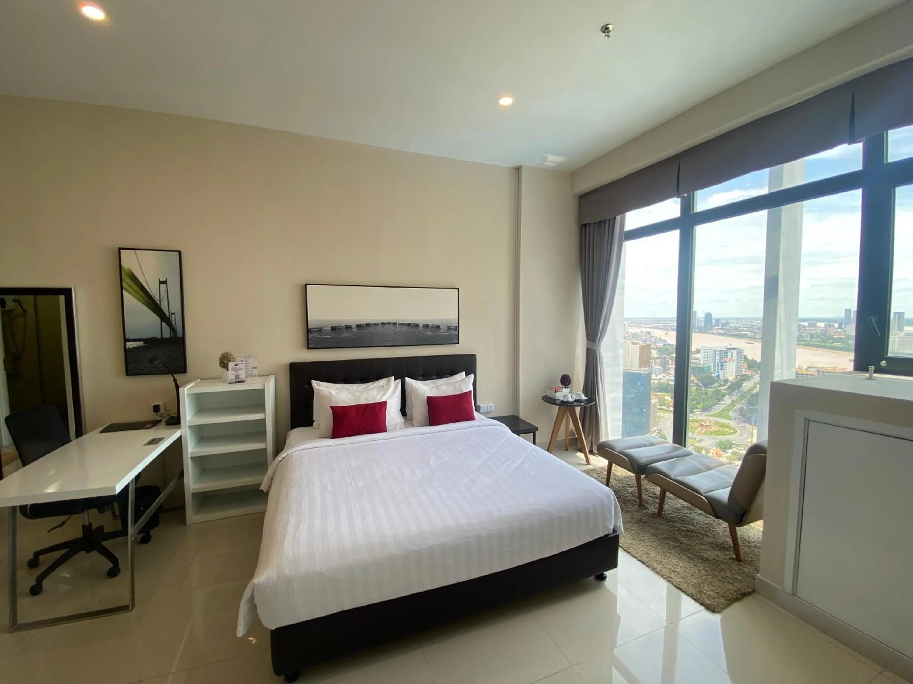 Bedroom, Bed in The Bridge Club