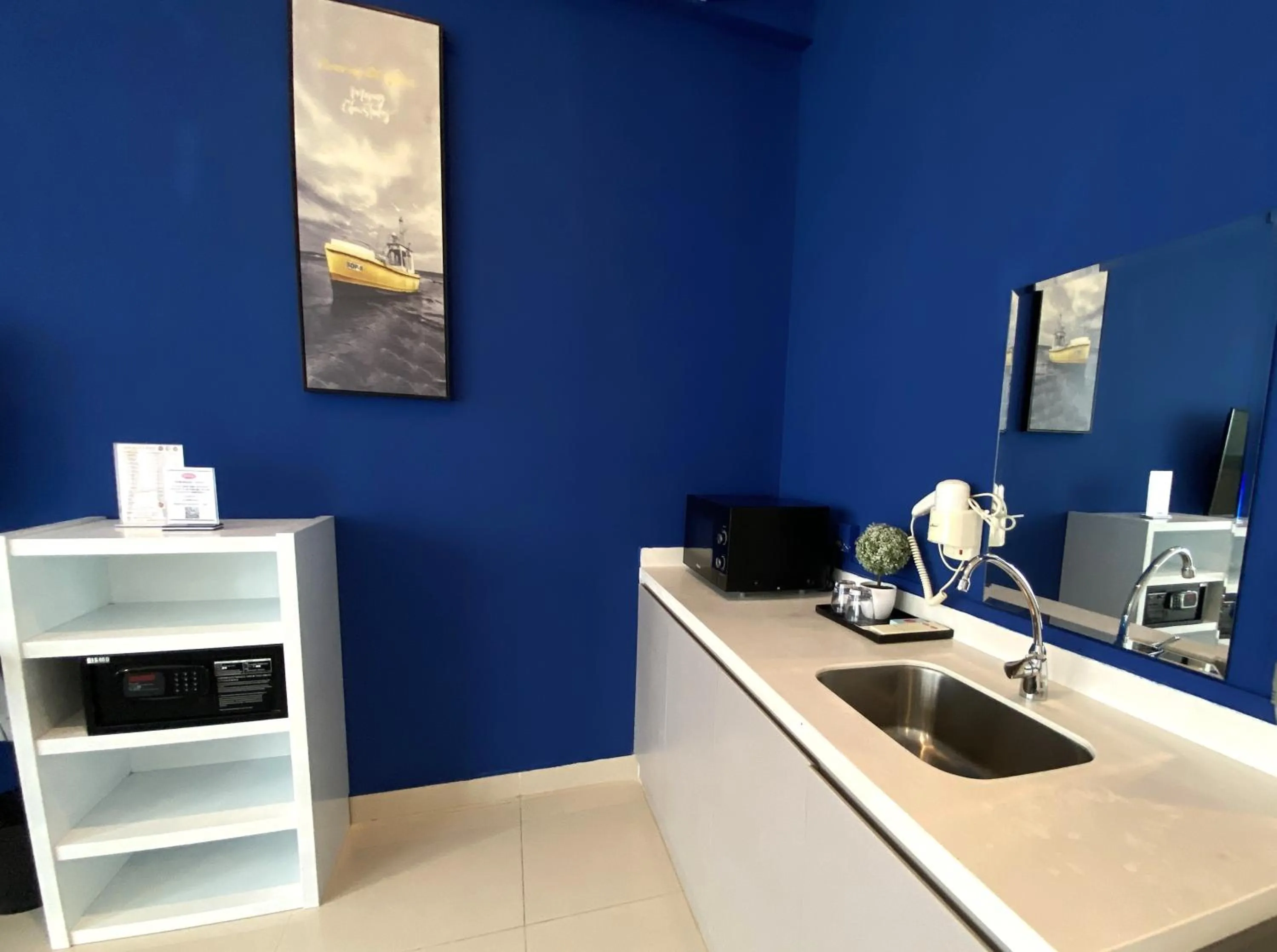 hair dresser in The Bridge Club