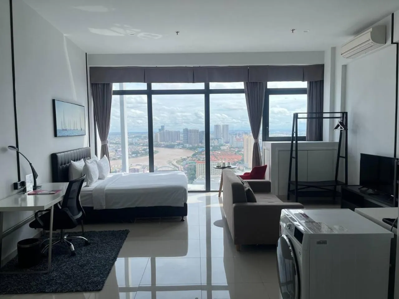 Bedroom, Bed in The Bridge Club