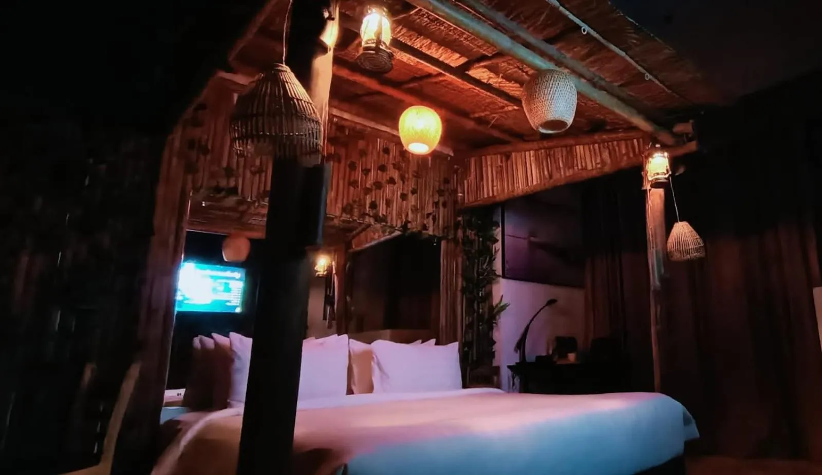 Bed in The Bridge Club