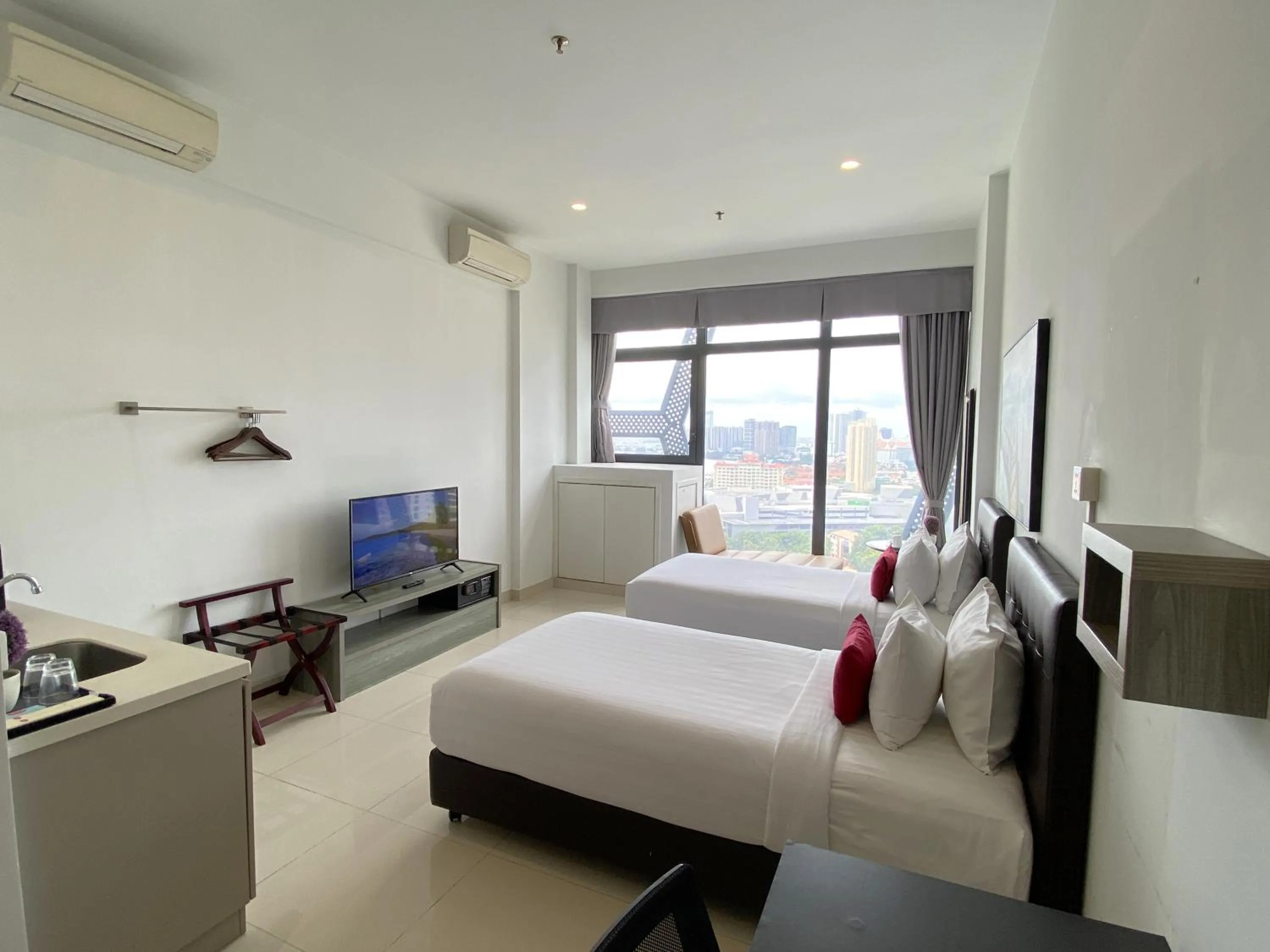 Bed in The Bridge Club