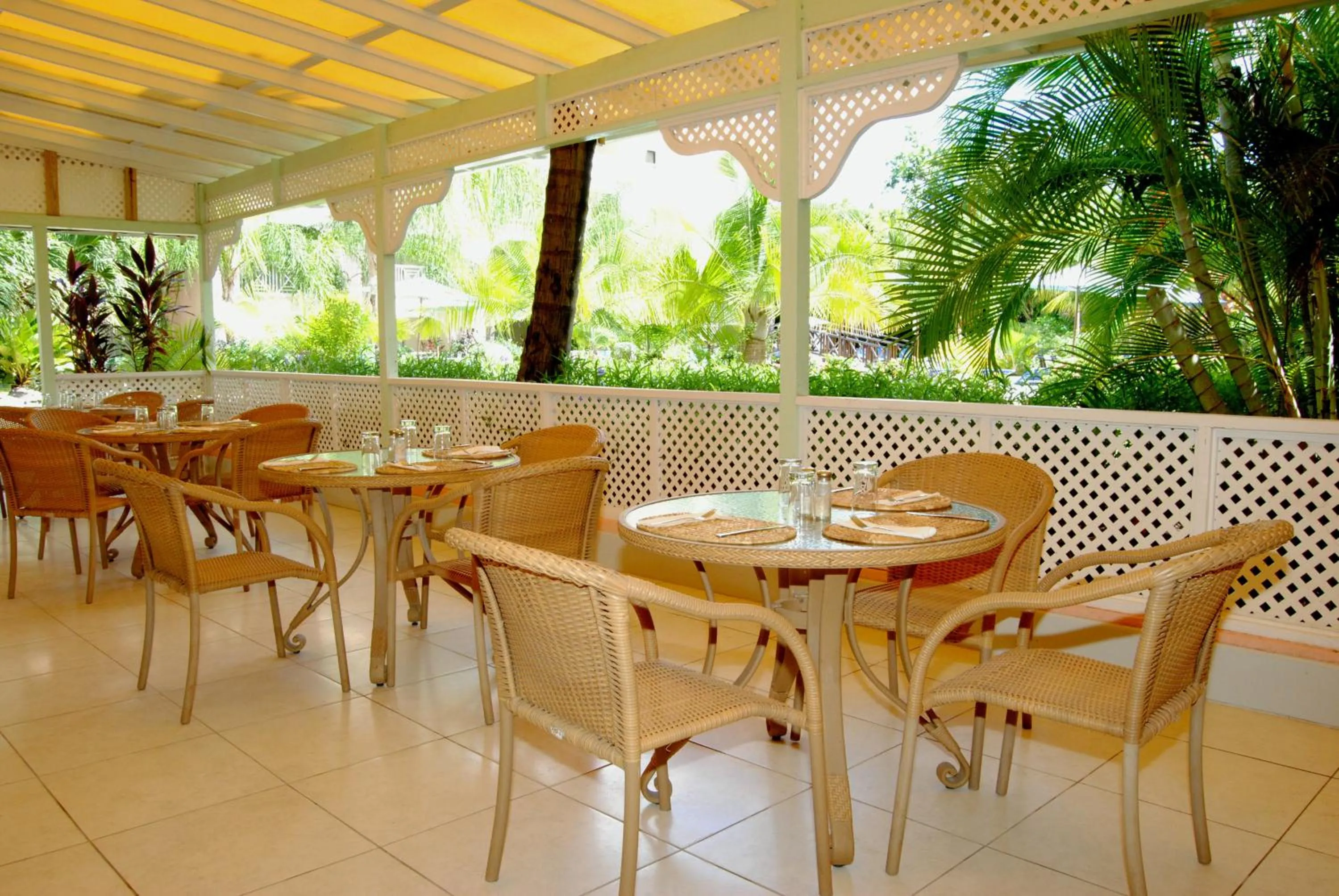 Restaurant/places to eat in Sunbay Hotel