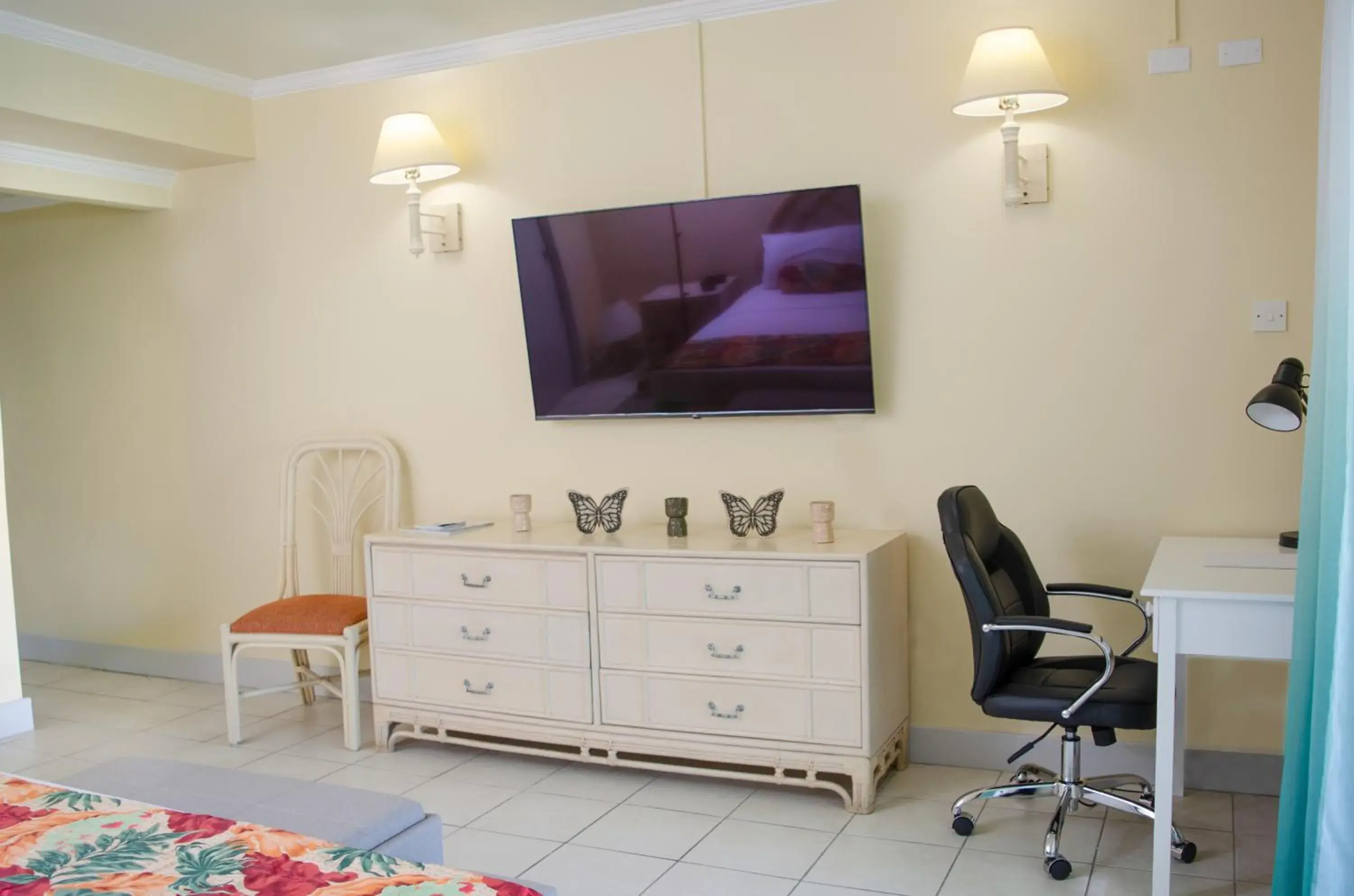 TV and multimedia in Sunbay Hotel TV and multimedia in Sunbay Hotel