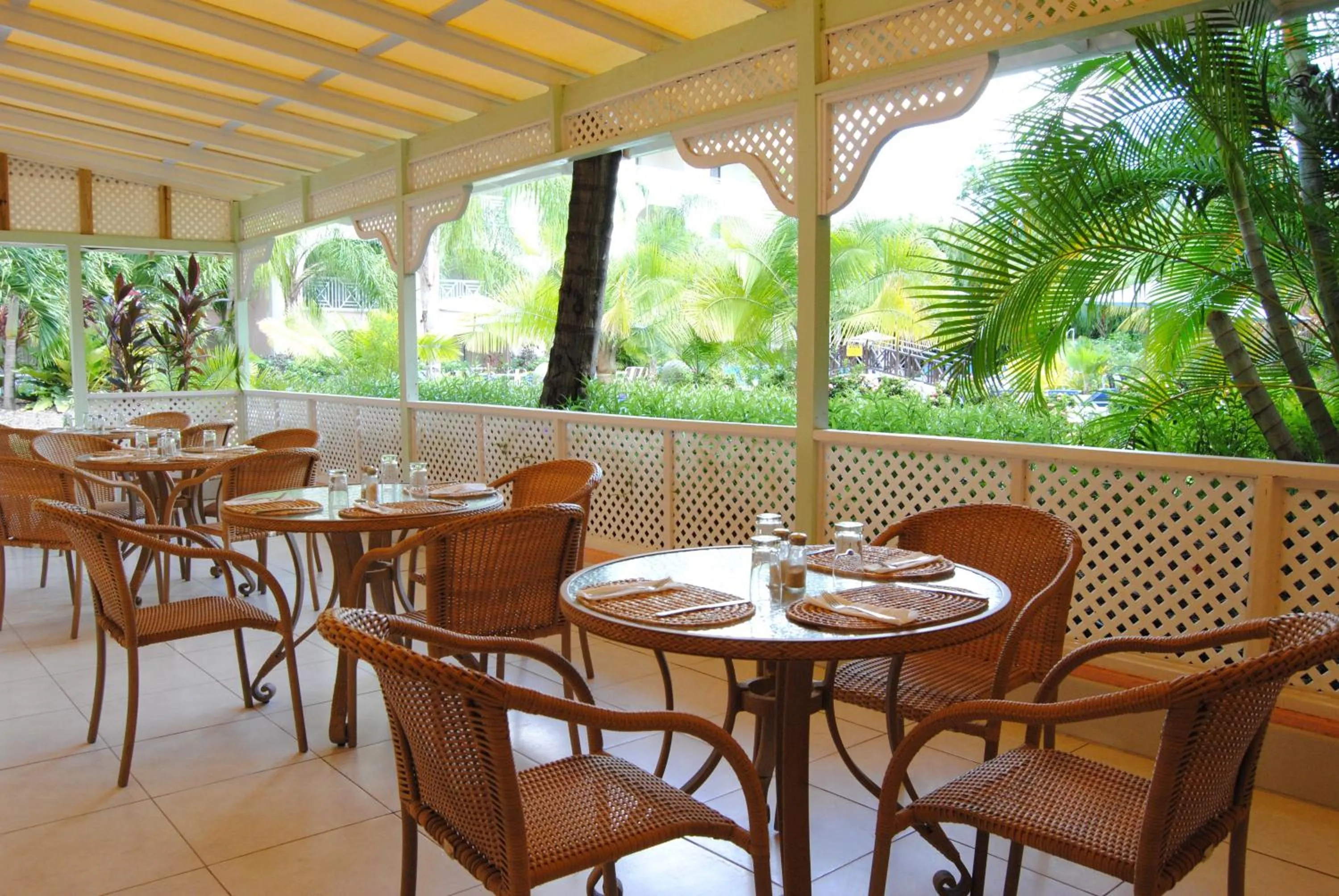 Restaurant/places to eat in Sunbay Hotel