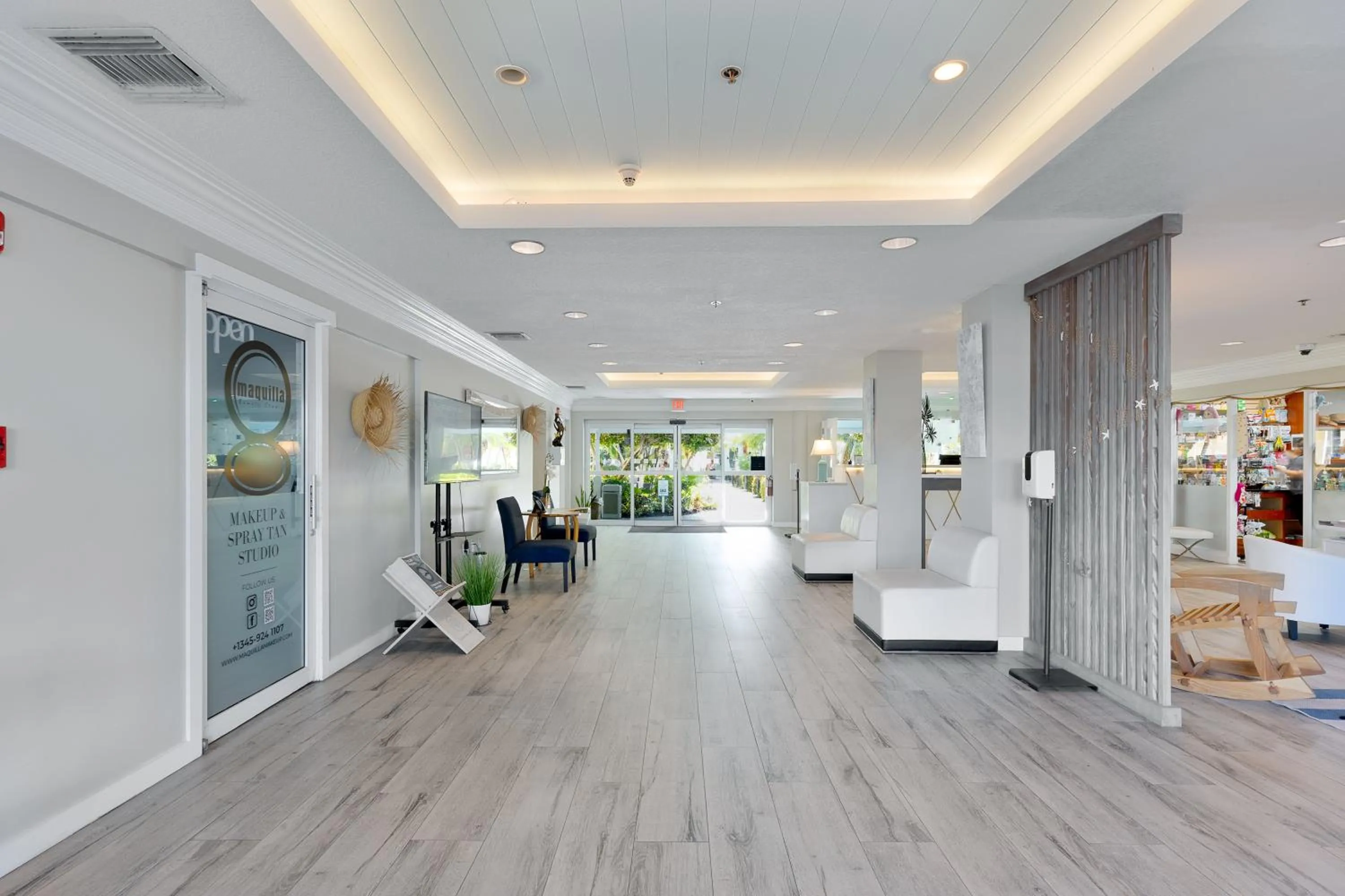 Lobby or reception in Holiday Inn Resort Grand Cayman by IHG