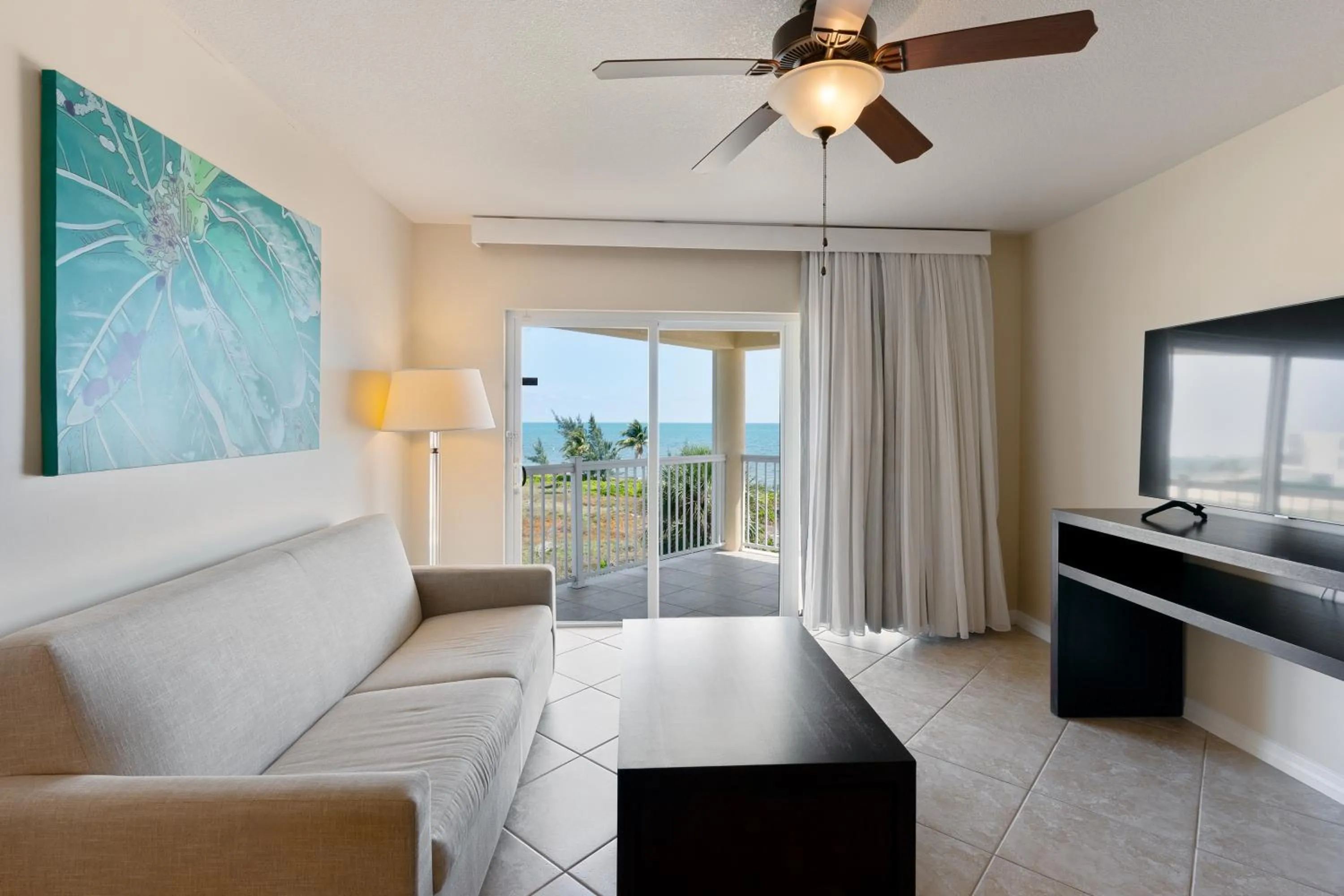 TV and multimedia, Bed in Holiday Inn Resort Grand Cayman by IHG