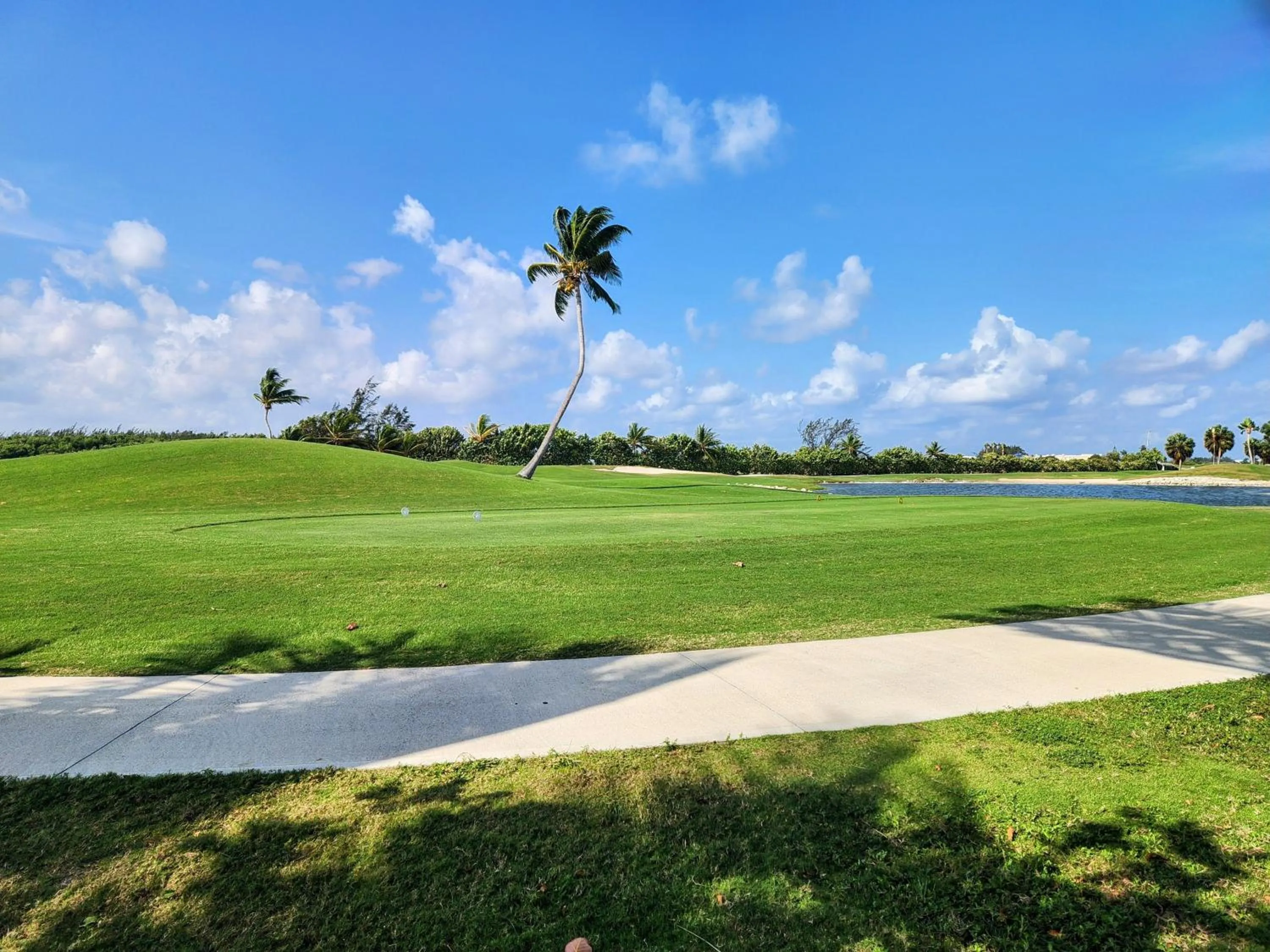 Area and facilities in Holiday Inn Resort Grand Cayman by IHG