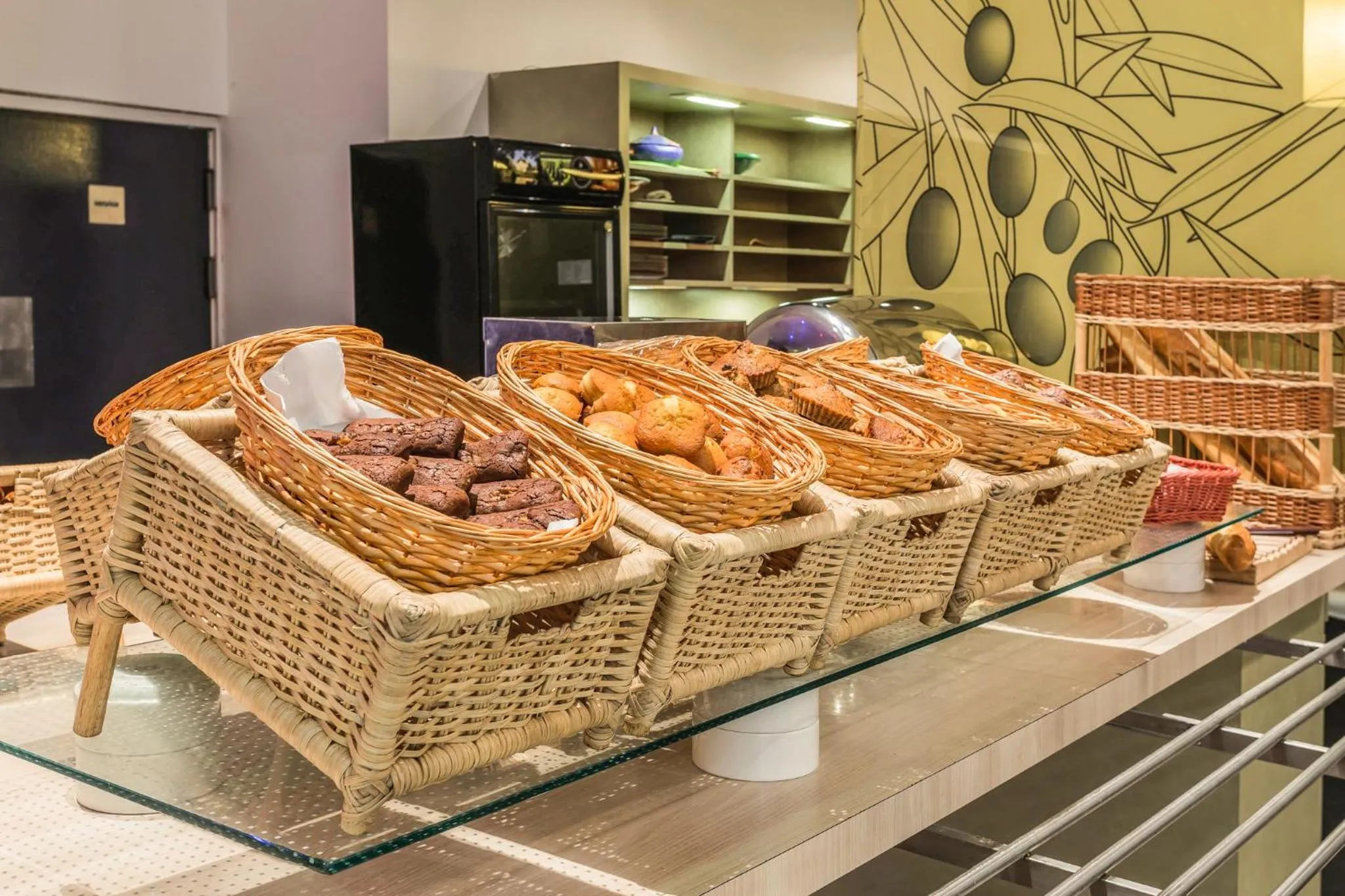 Restaurant/places to eat in ibis Oran les Falaises