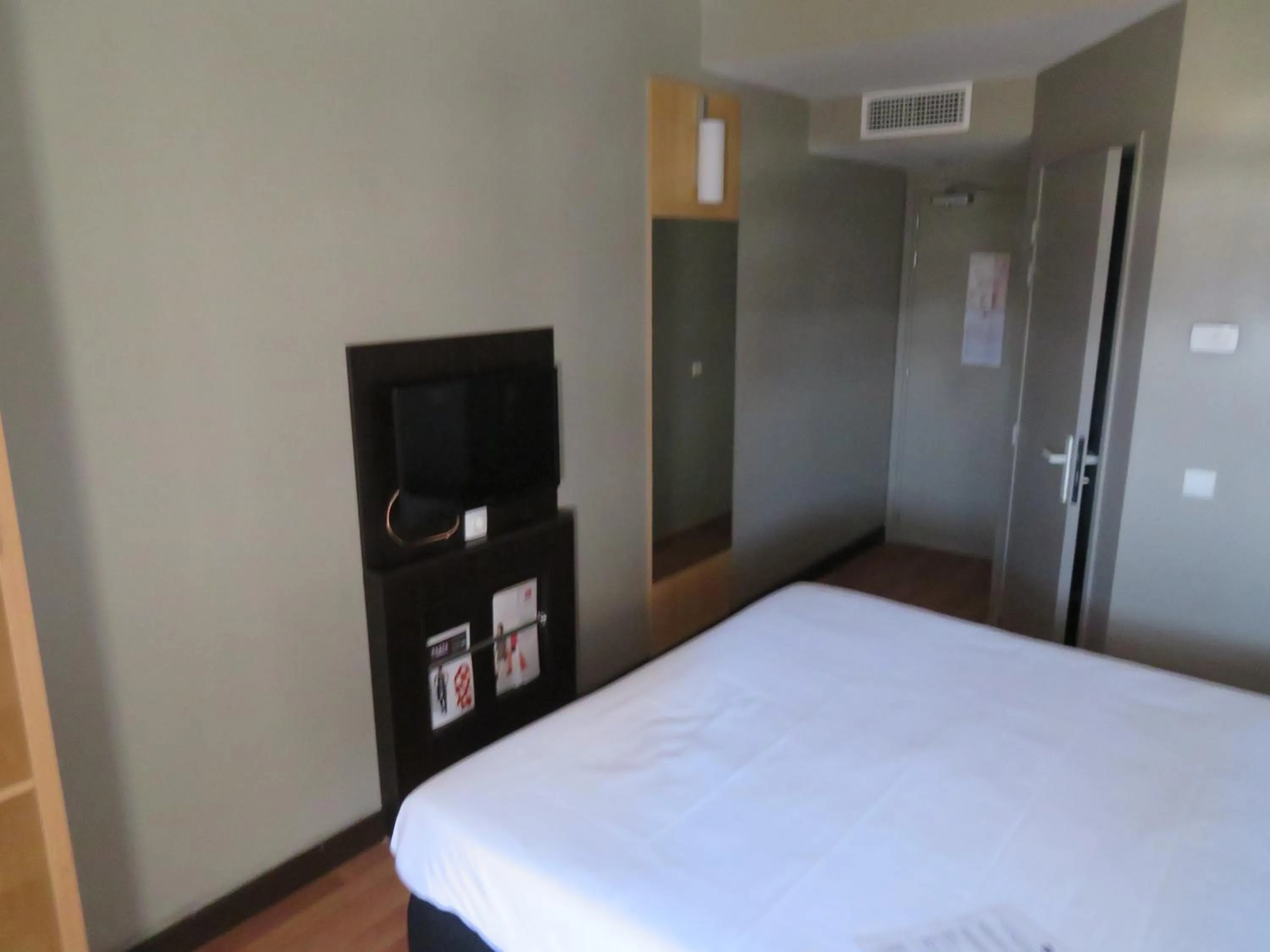 TV and multimedia, Bed in ibis Oran les Falaises