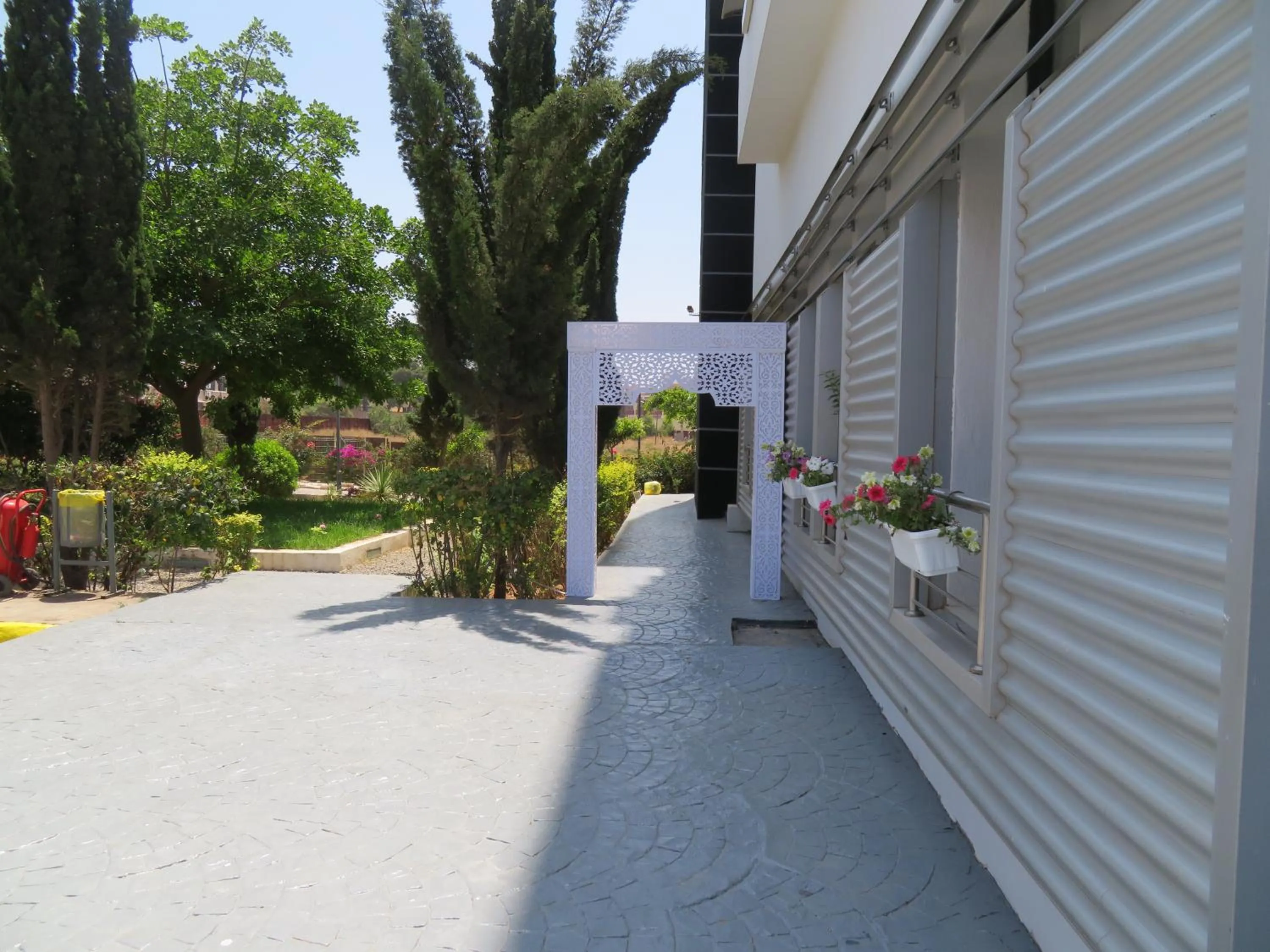 Patio in ibis Oran les Falaises