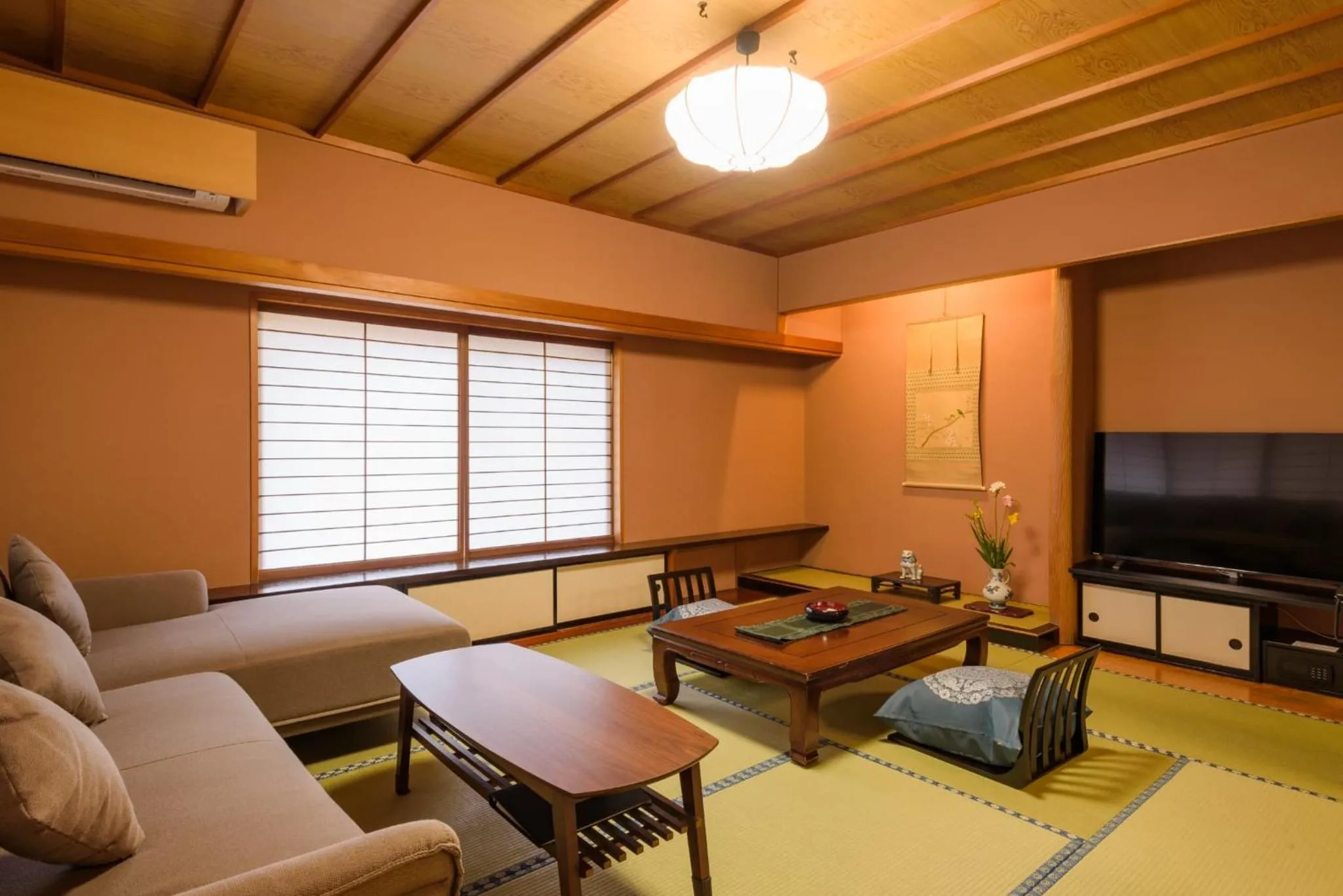 TV and multimedia in Shirasagiyu Tawaraya