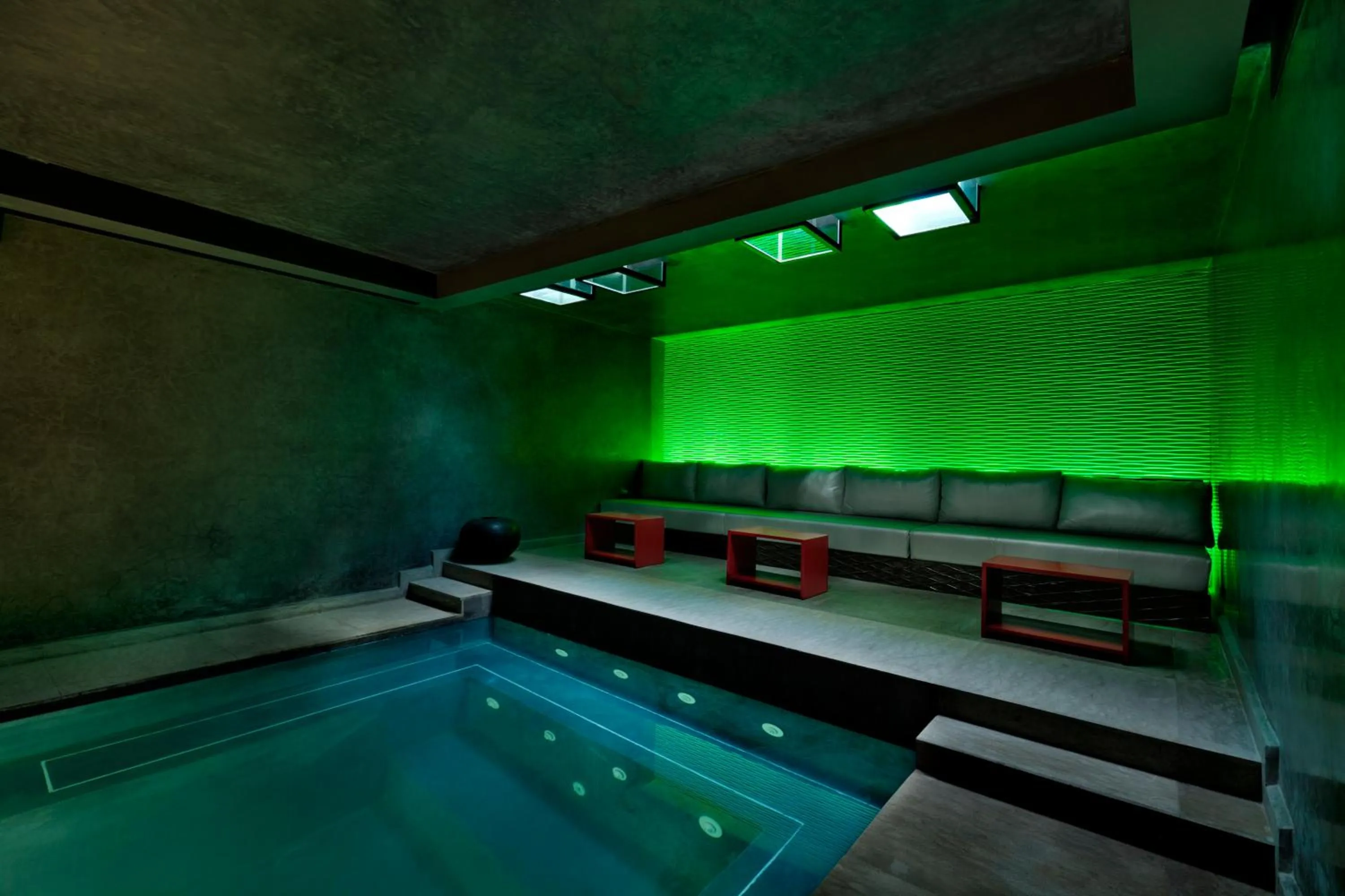 Hot Tub in Villa Makassar