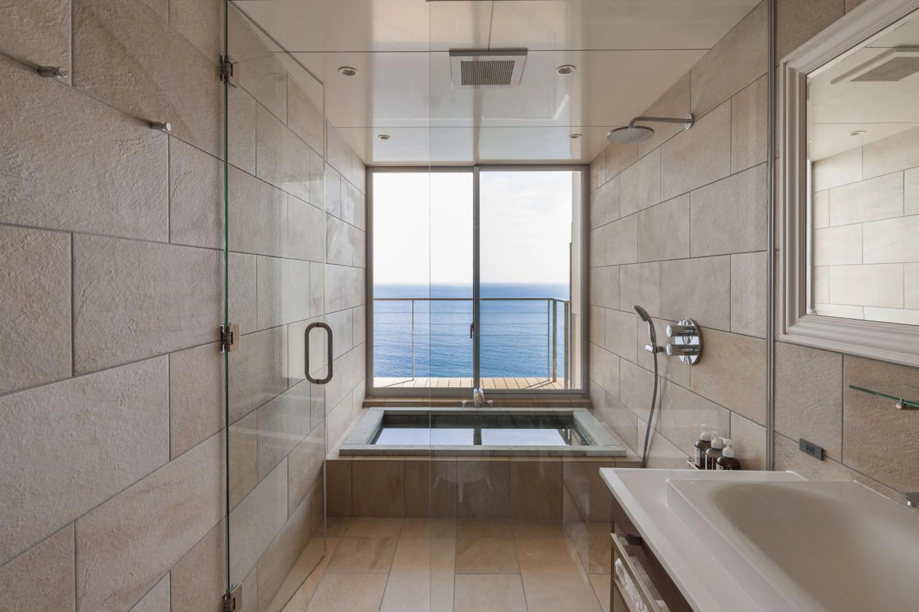 Hot Spring Bath, Bathroom in Umito Voyage Atami