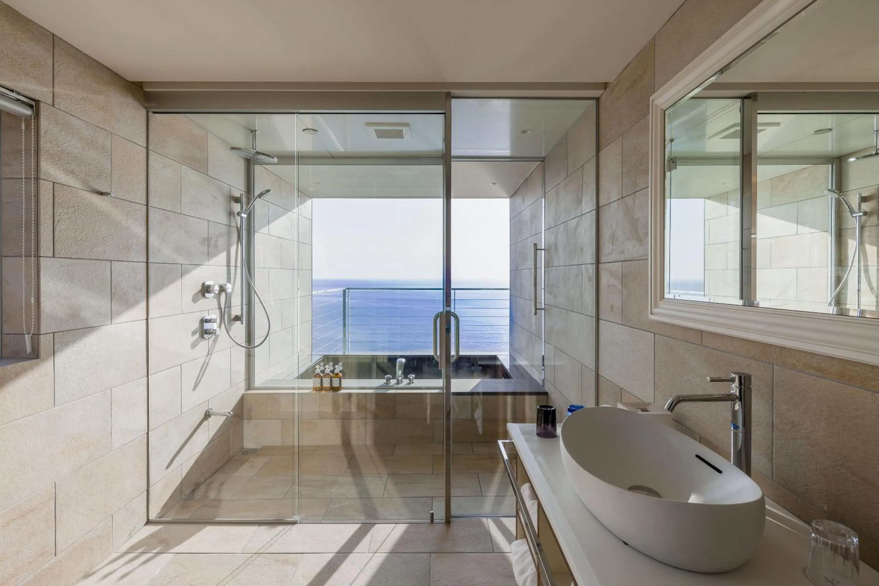 Hot Spring Bath, Bathroom in Umito Voyage Atami