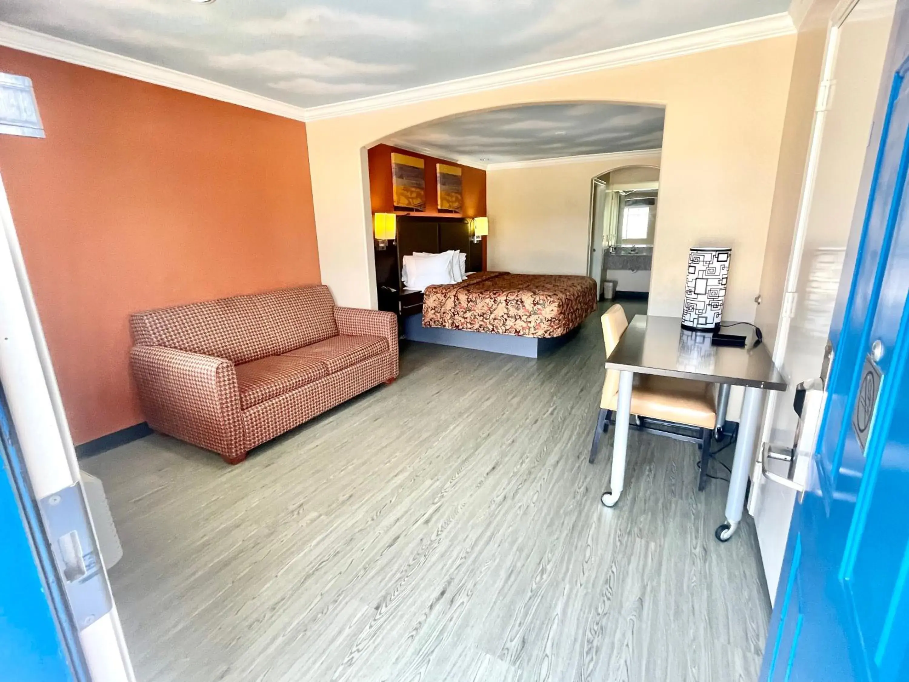 Standard King Room - Non-Smoking in Luxury Inn Liberty Standard King Room - Non-Smoking in Luxury Inn Liberty