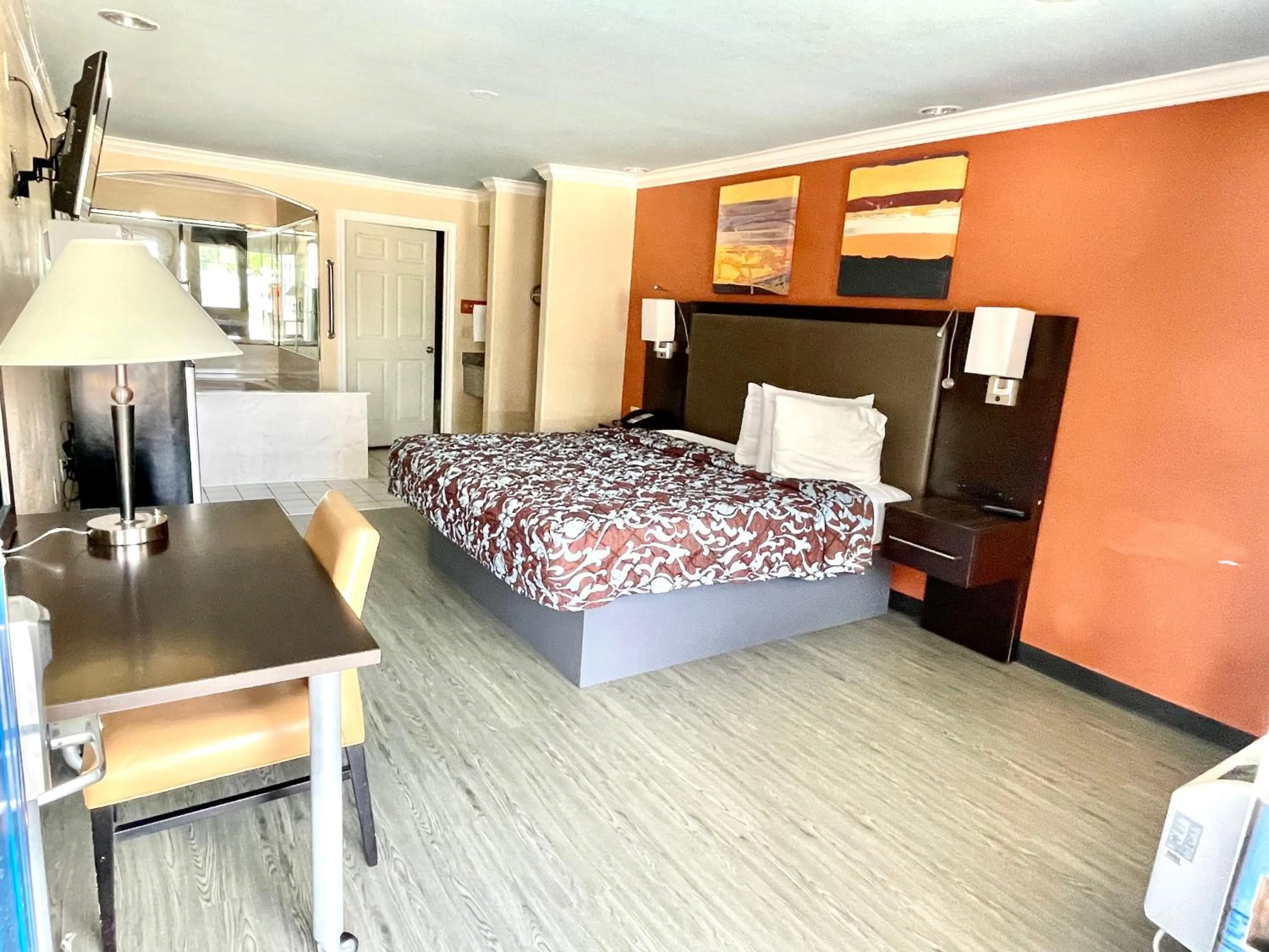 Bed in Luxury Inn Liberty