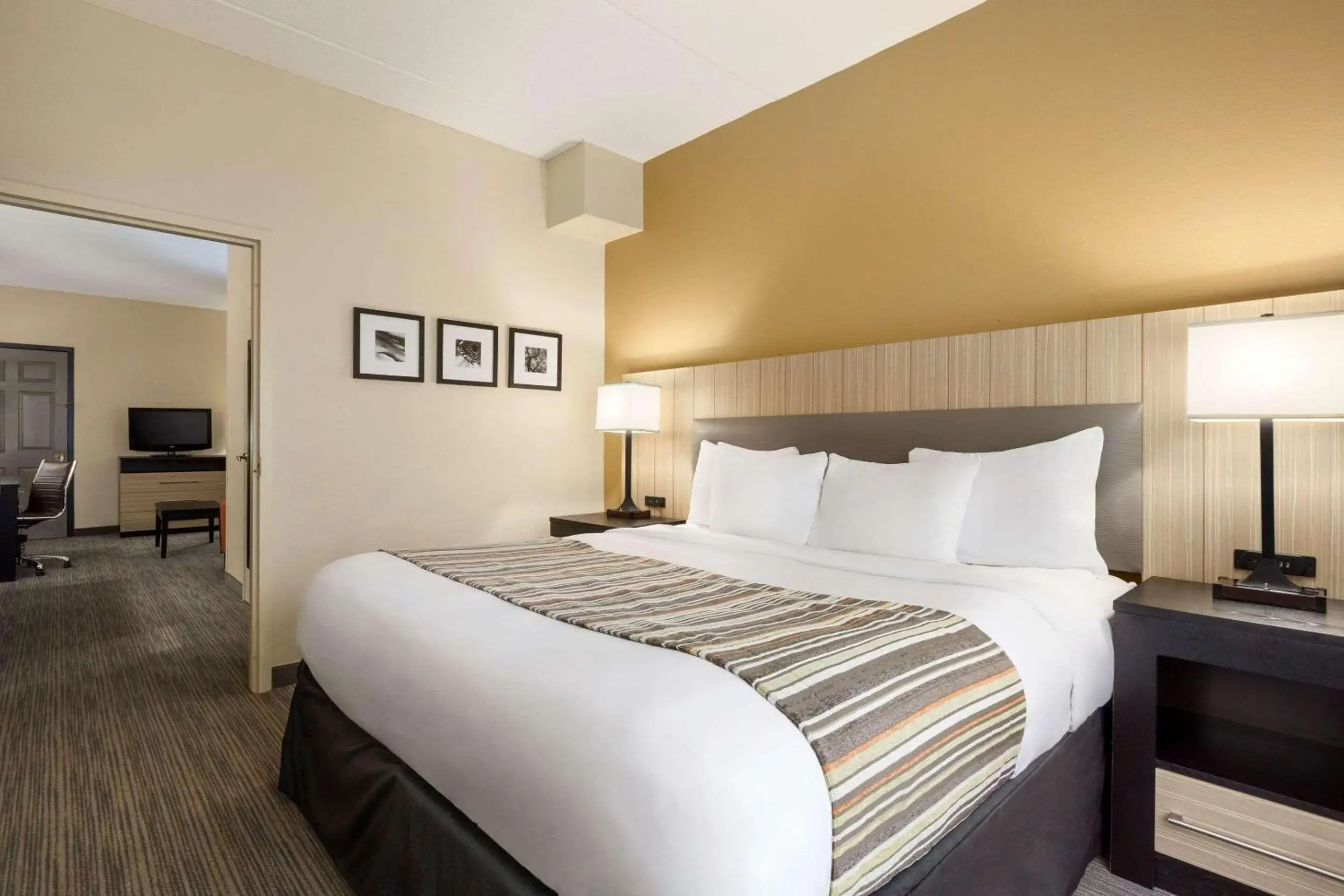 Bedroom, Bed in Country Inn & Suites by Radisson, Dalton, GA Bedroom, Bed in Country Inn & Suites by Radisson, Dalton, GA