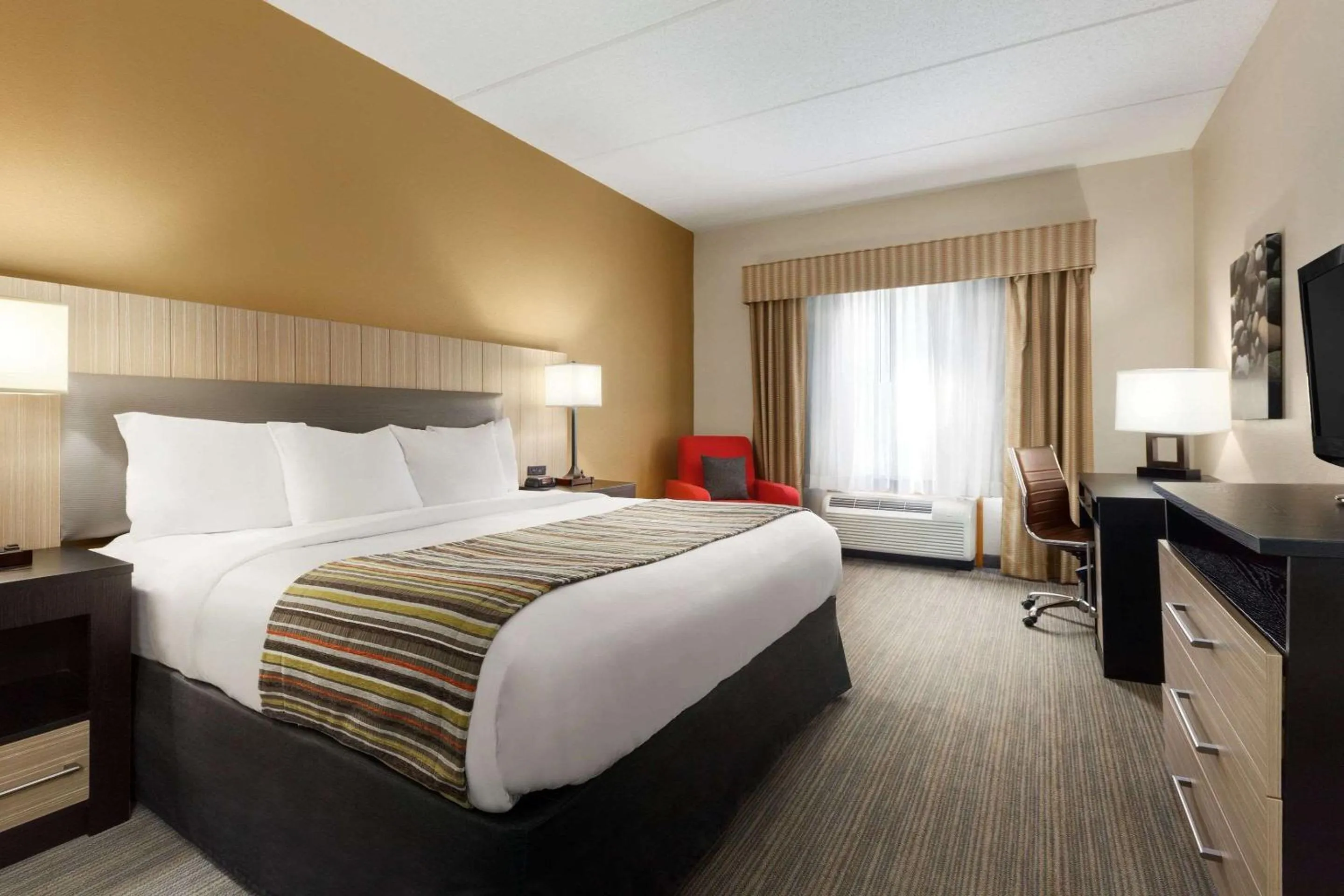 Bedroom, Bed in Country Inn & Suites by Radisson, Dalton, GA