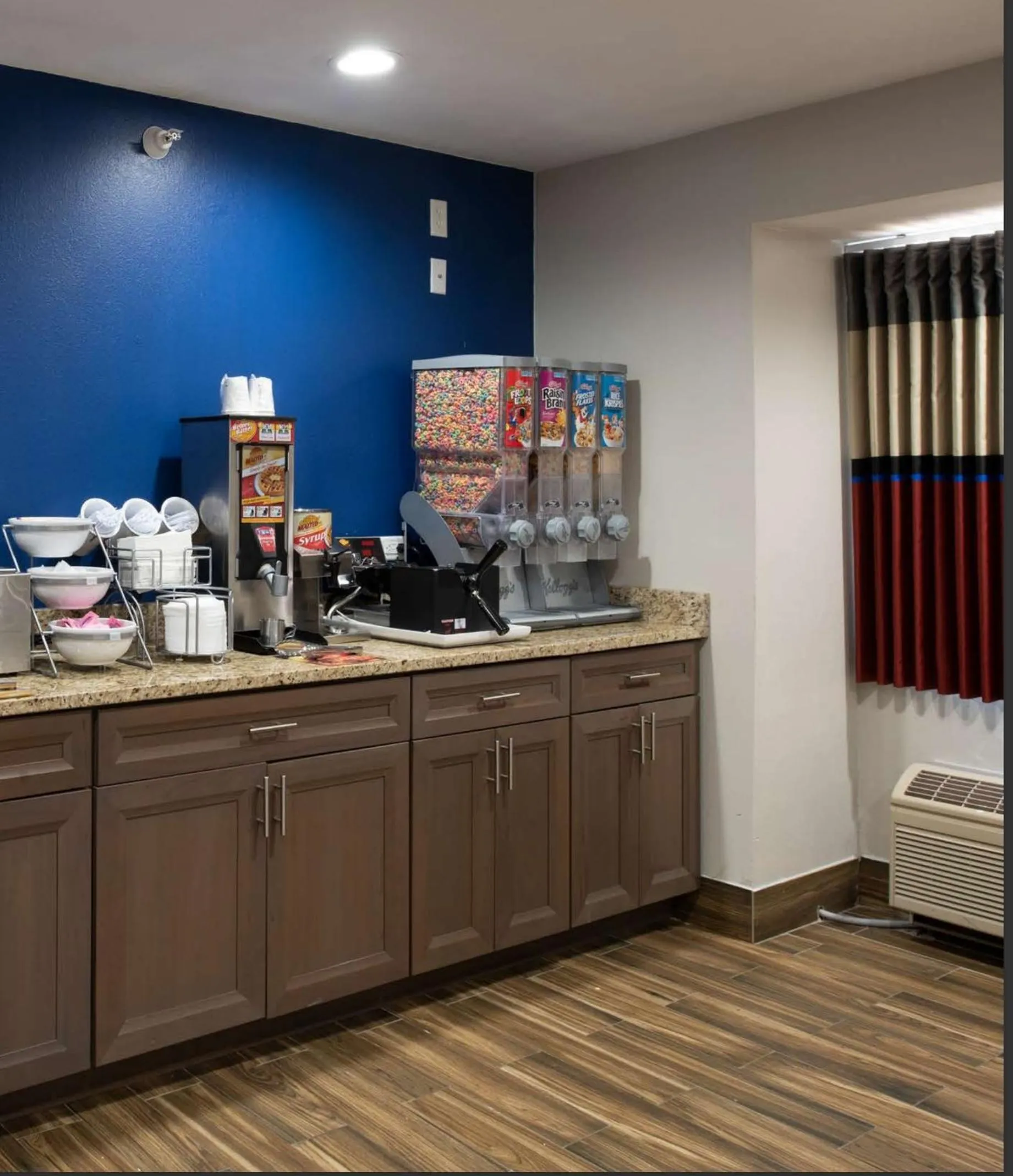 Breakfast in Microtel Inn & Suites by Wyndham Springfield