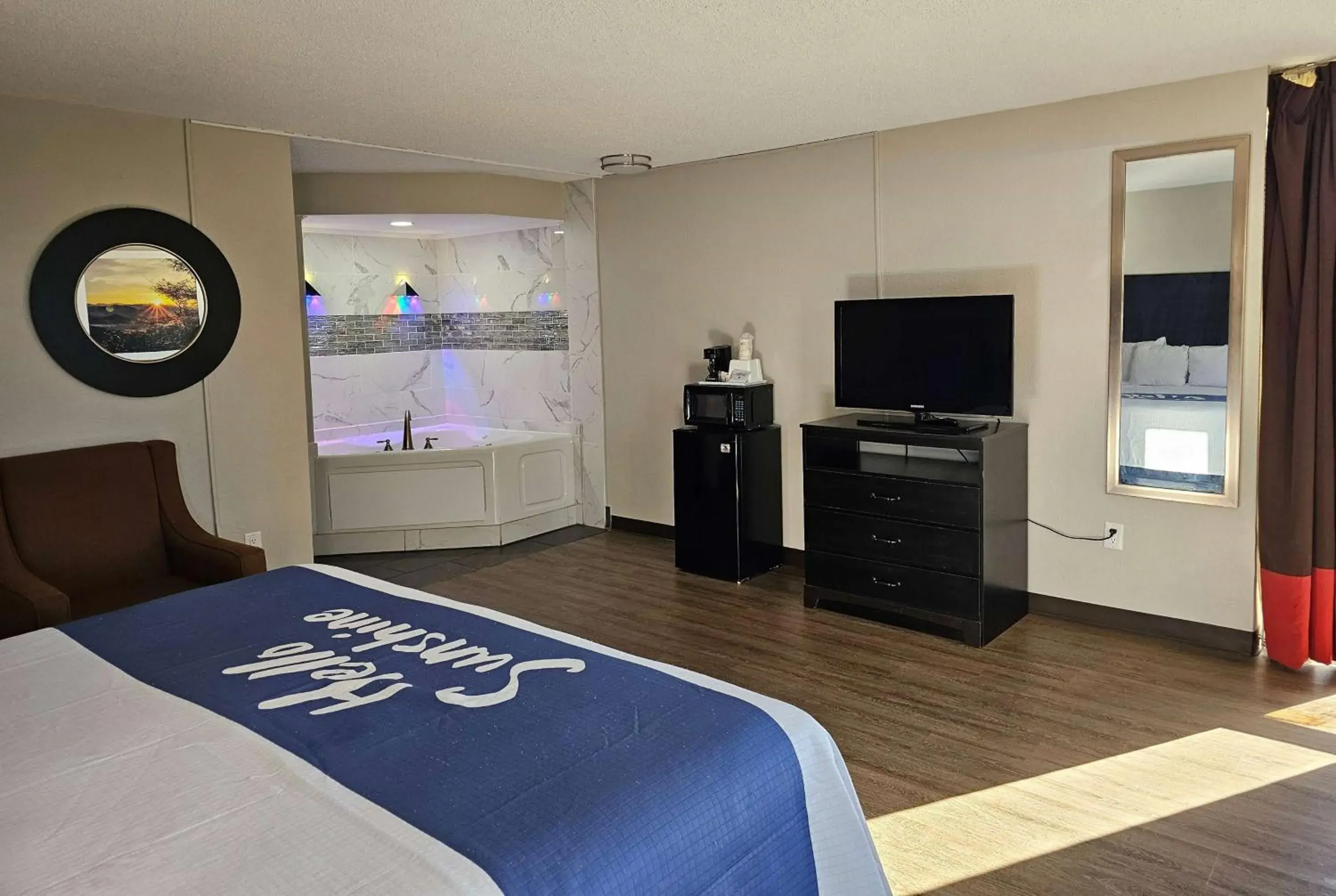 Photo of the whole room, Bed in Days Inn by Wyndham Easley West Of Greenville/Clemson Area Photo of the whole room, Bed in Days Inn by Wyndham Easley West Of Greenville/Clemson Area