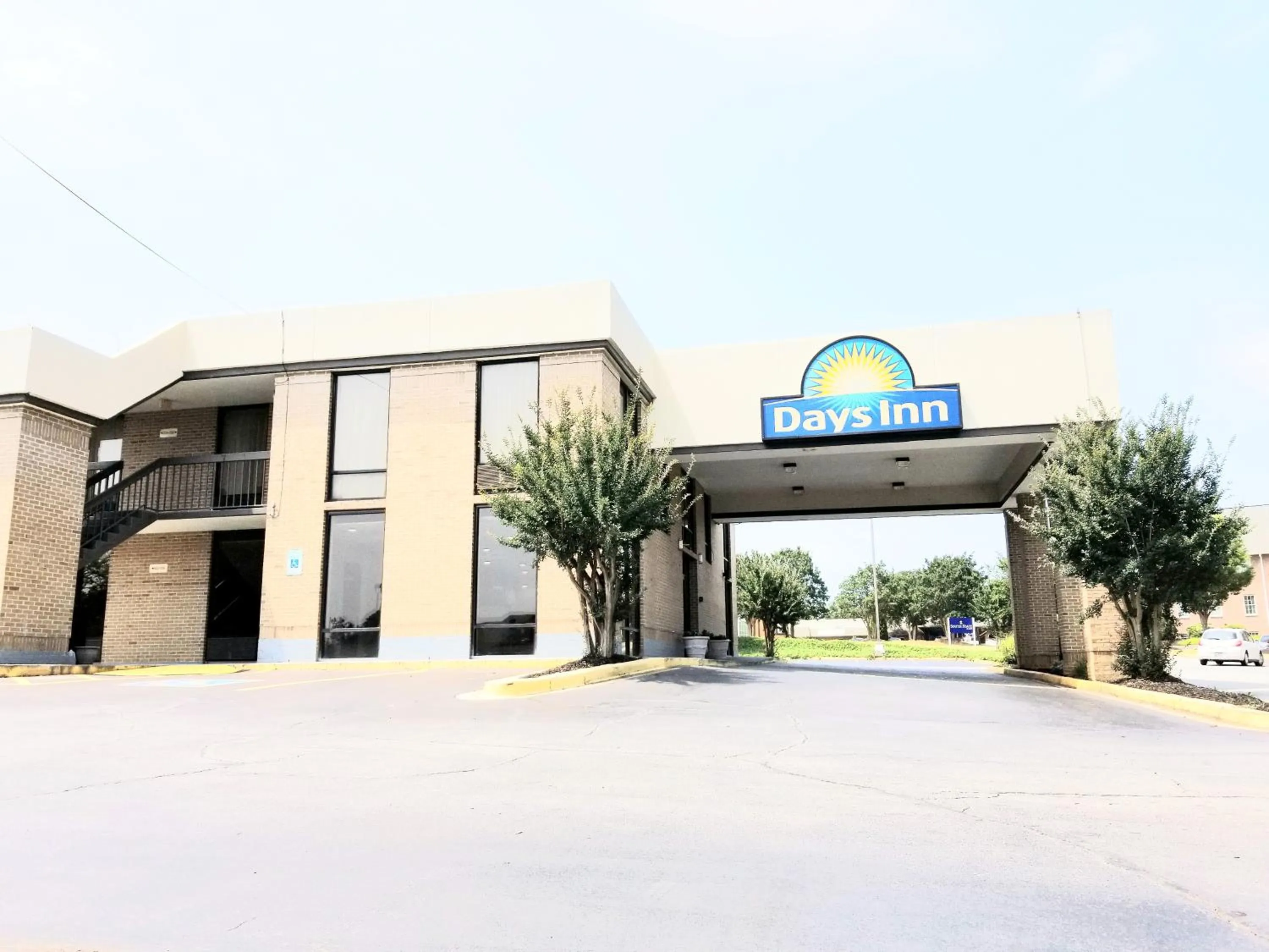 Property building in Days Inn by Wyndham Easley West Of Greenville/Clemson Area