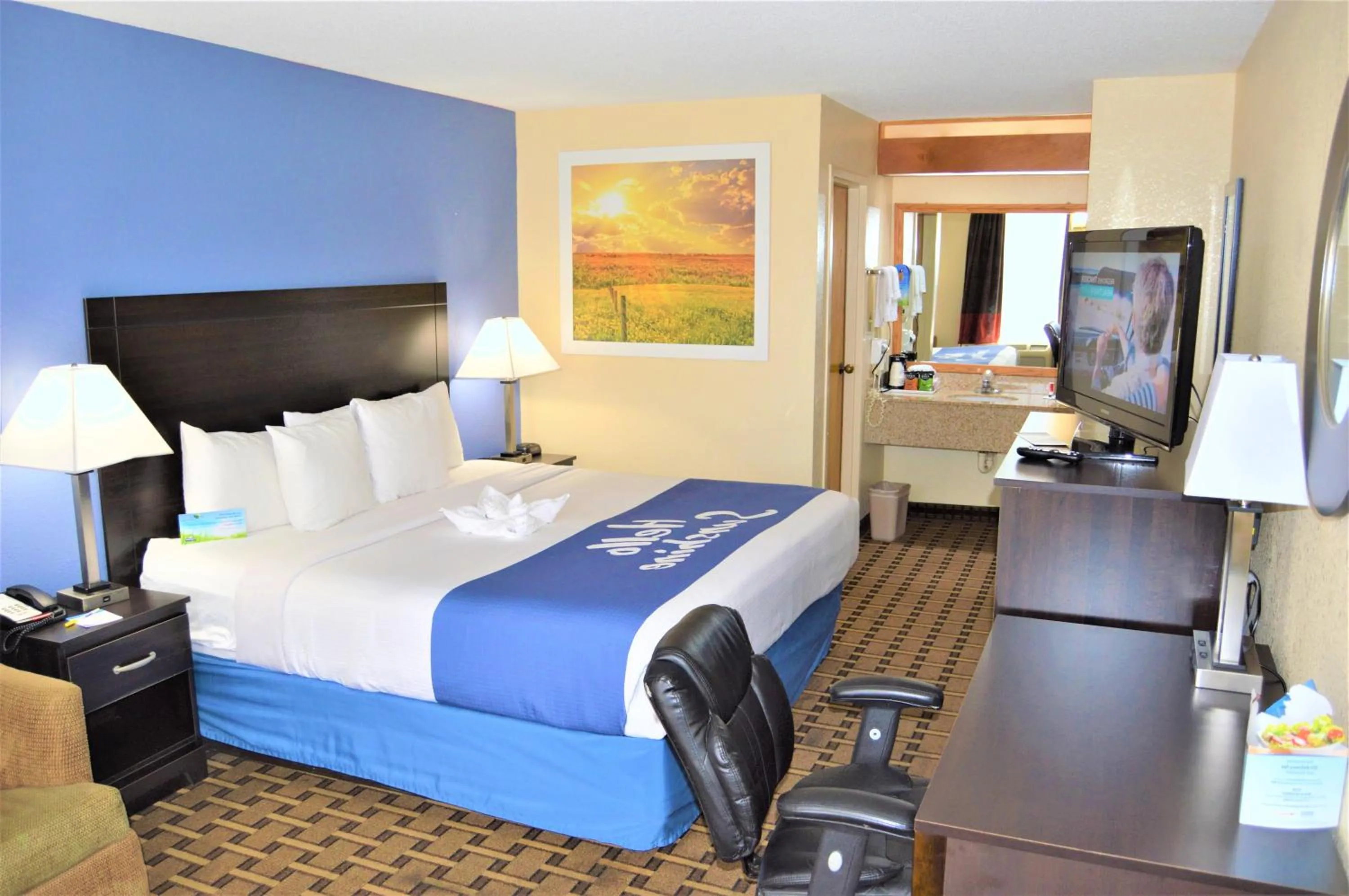 Photo of the whole room, Bed in Days Inn by Wyndham Easley West Of Greenville/Clemson Area