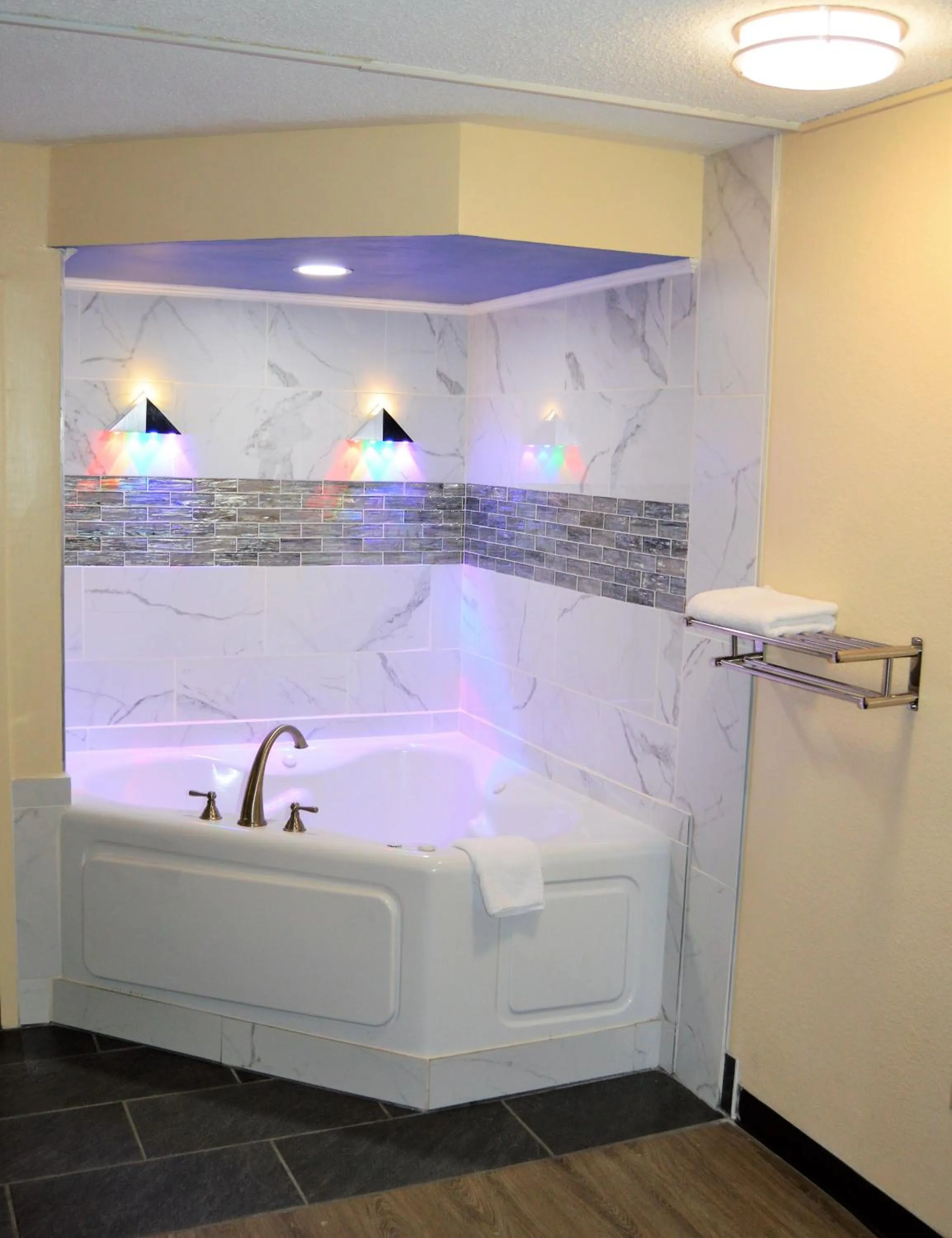 Hot Tub in Days Inn by Wyndham Easley West Of Greenville/Clemson Area