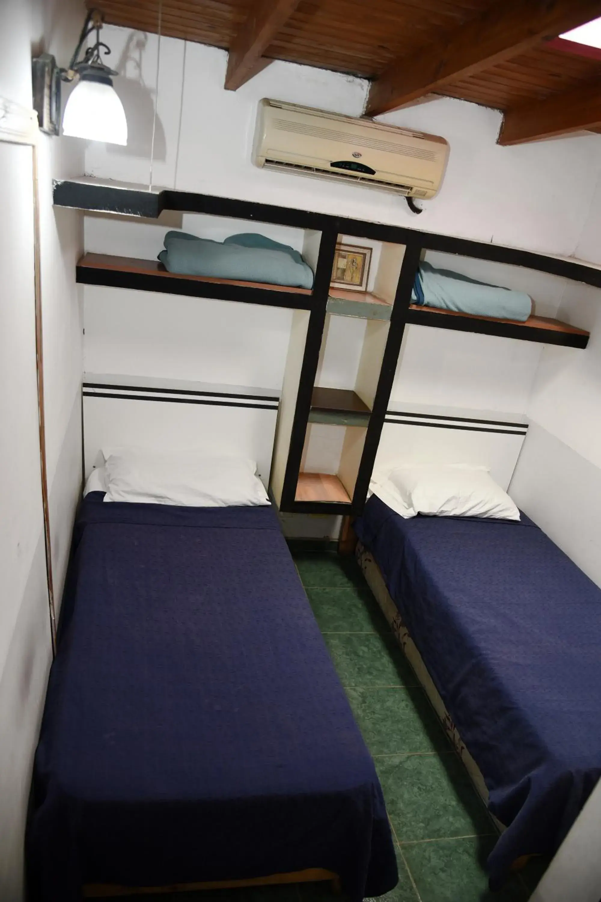 Budget Twin Room with Private Bathroom in Palermo Soho Hostel Budget Twin Room with Private Bathroom in Palermo Soho Hostel
