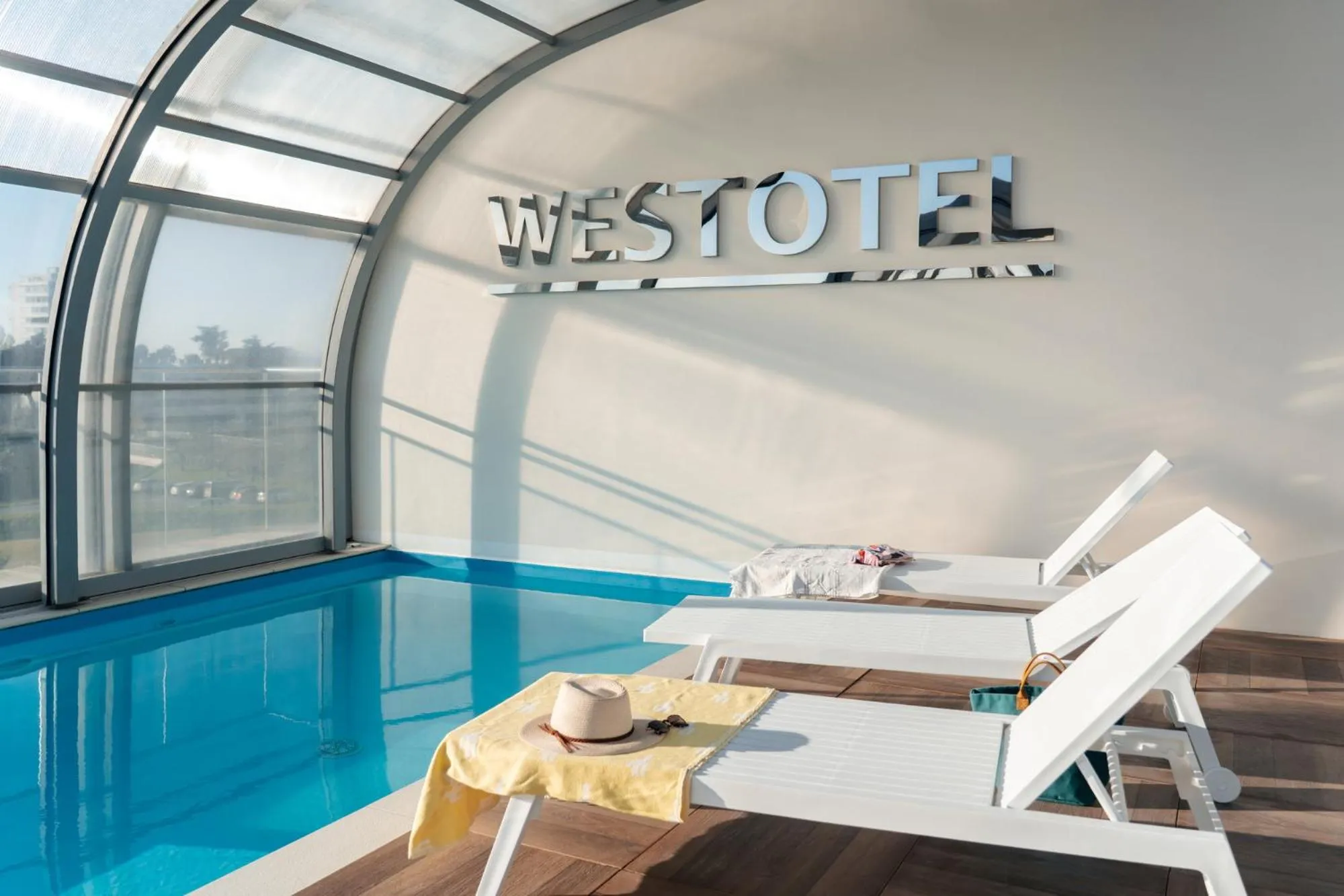 Swimming pool in Westotel Le Pouliguen