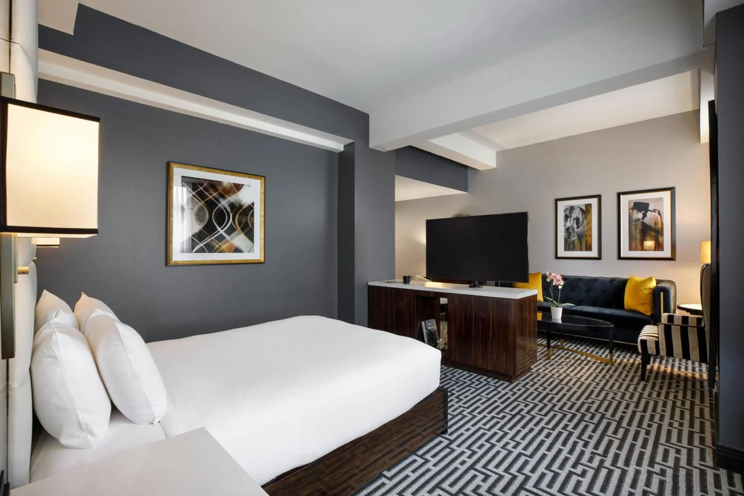 Guest room, 1 Queen, City view in Hotel Metro, Autograph Collection Guest room, 1 Queen, City view in Hotel Metro, Autograph Collection