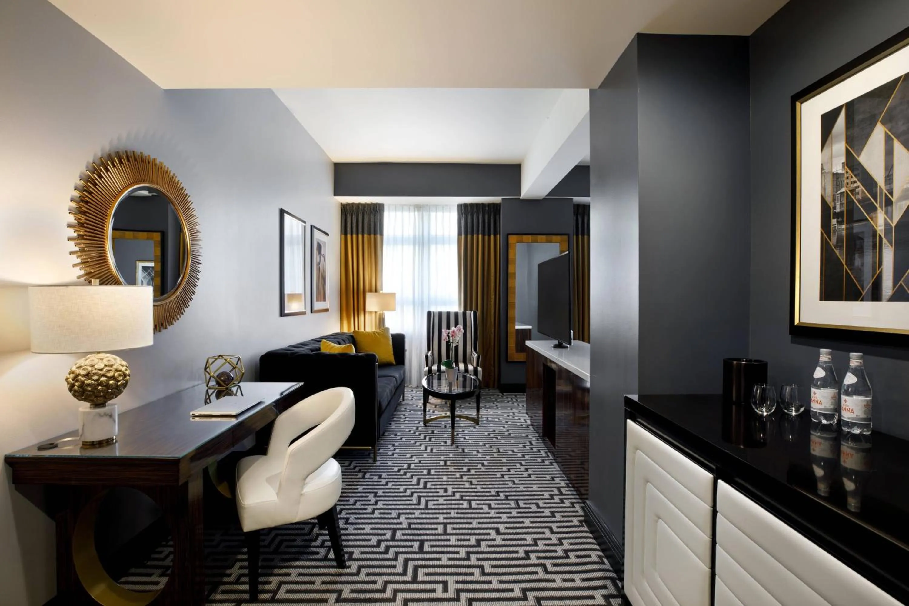 Photo of the whole room in Hotel Metro, Autograph Collection