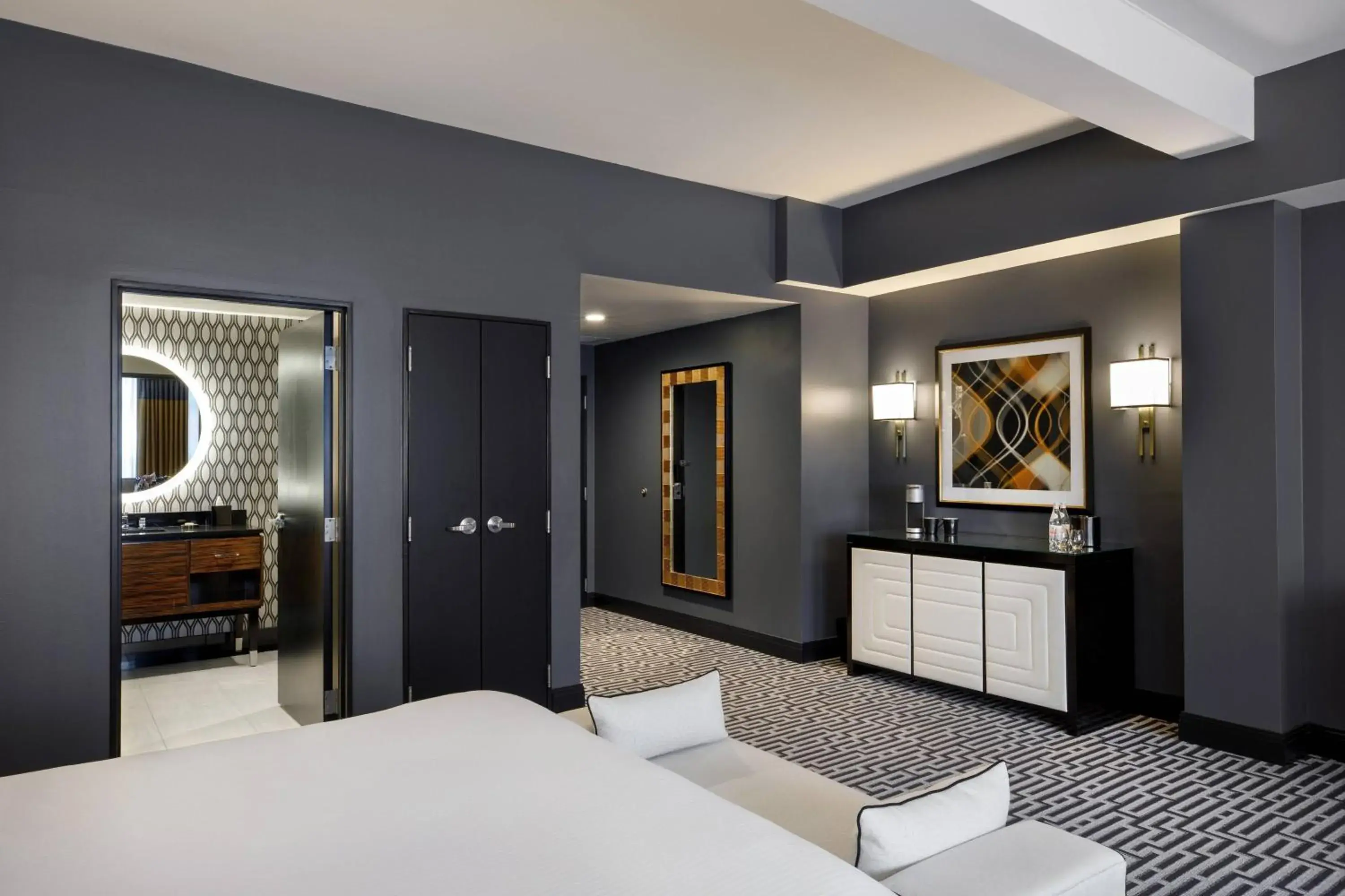 Photo of the whole room, Bed in Hotel Metro, Autograph Collection Photo of the whole room, Bed in Hotel Metro, Autograph Collection