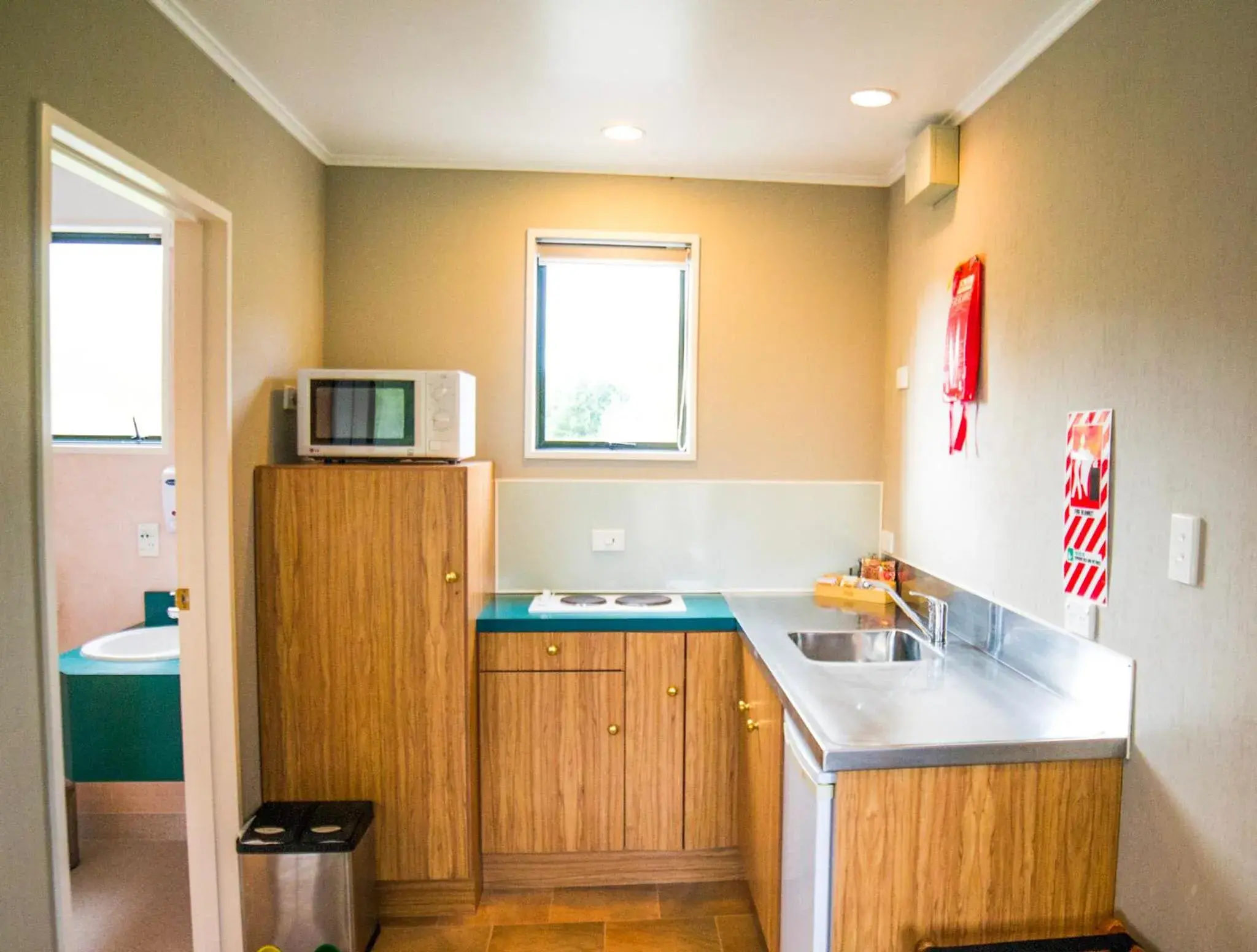 Kitchen or kitchenette in Te Anau Lakeview Holiday Park & Motels Kitchen or kitchenette in Te Anau Lakeview Holiday Park & Motels