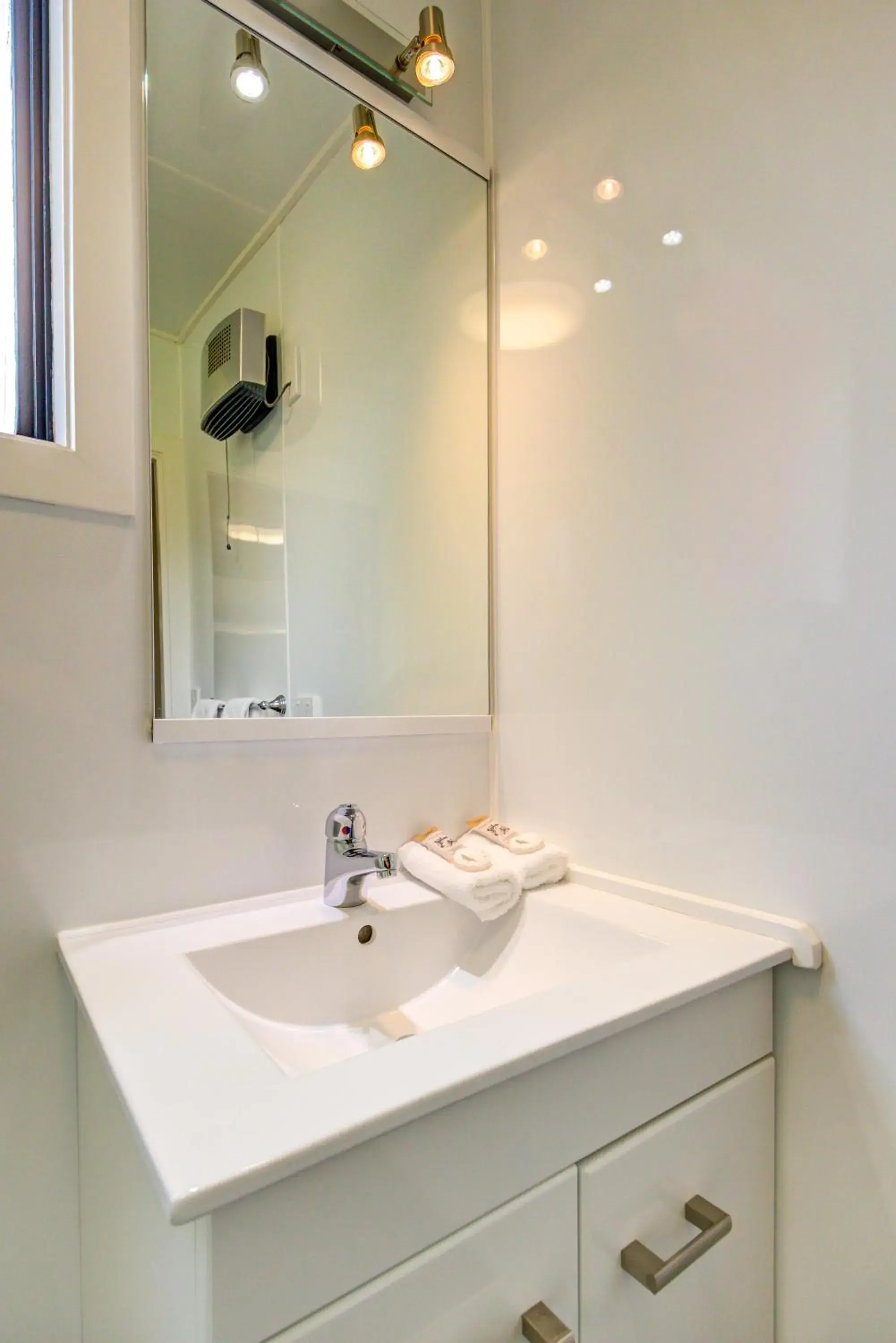 Bathroom in Te Anau Lakeview Holiday Park & Motels Bathroom in Te Anau Lakeview Holiday Park & Motels