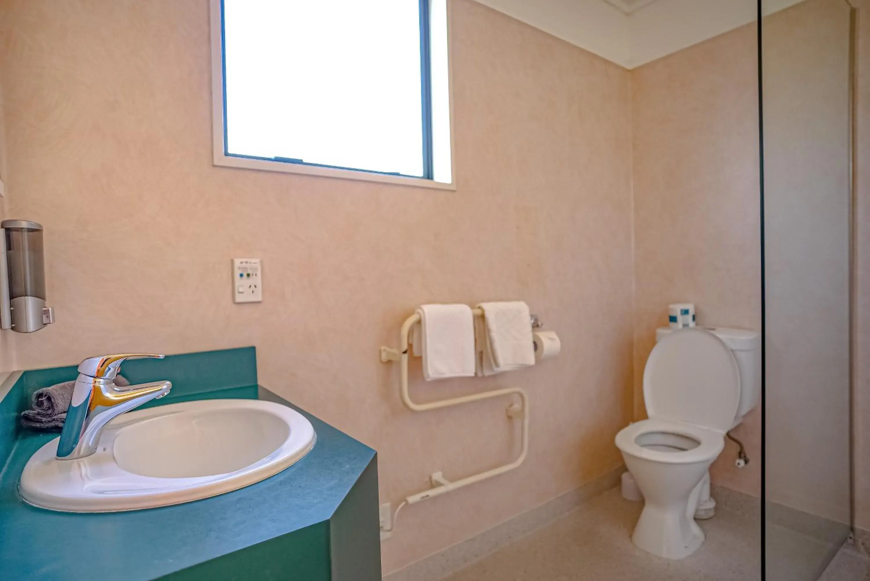 Bathroom in Te Anau Lakeview Holiday Park & Motels Bathroom in Te Anau Lakeview Holiday Park & Motels