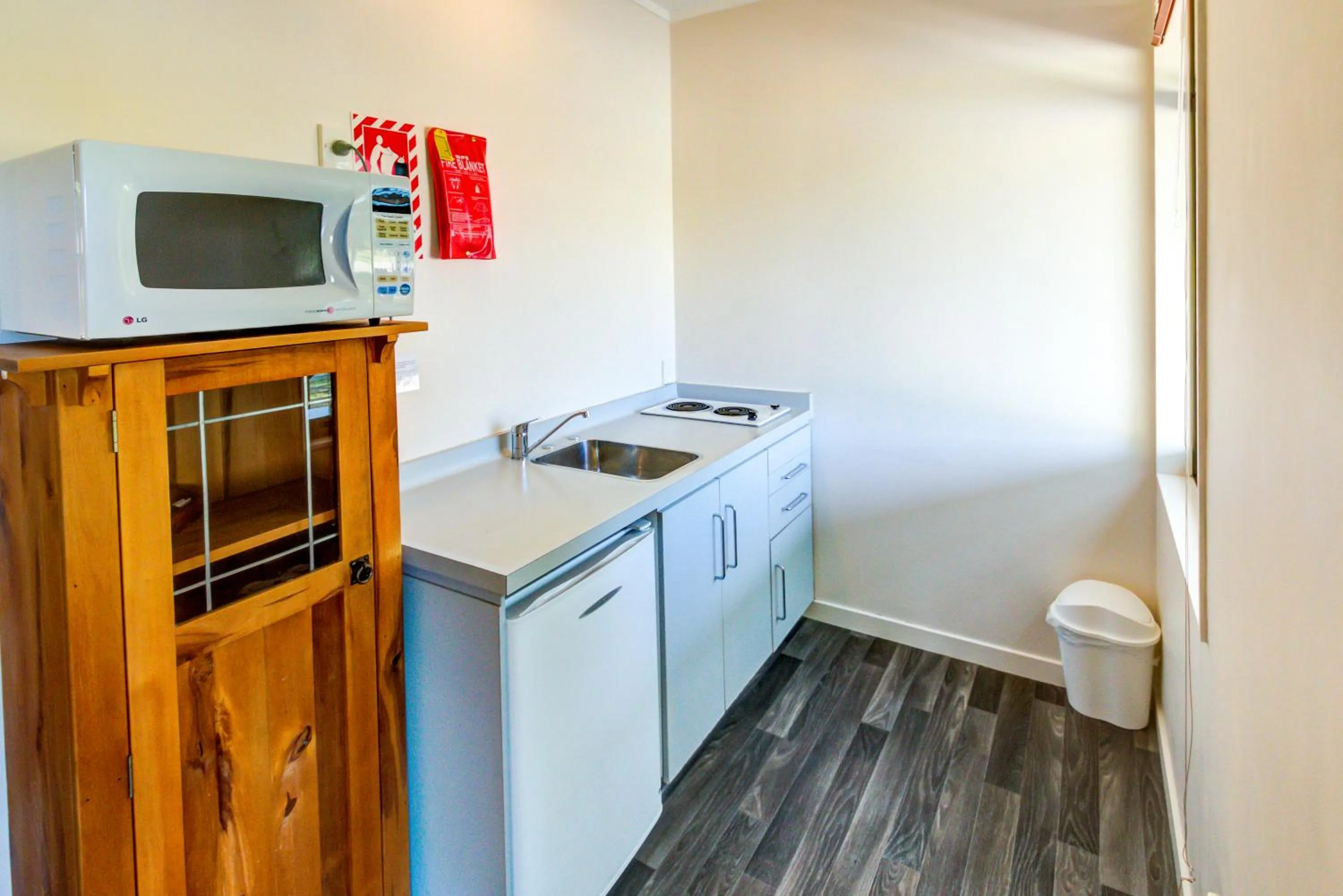 Kitchen or kitchenette in Te Anau Lakeview Holiday Park & Motels
