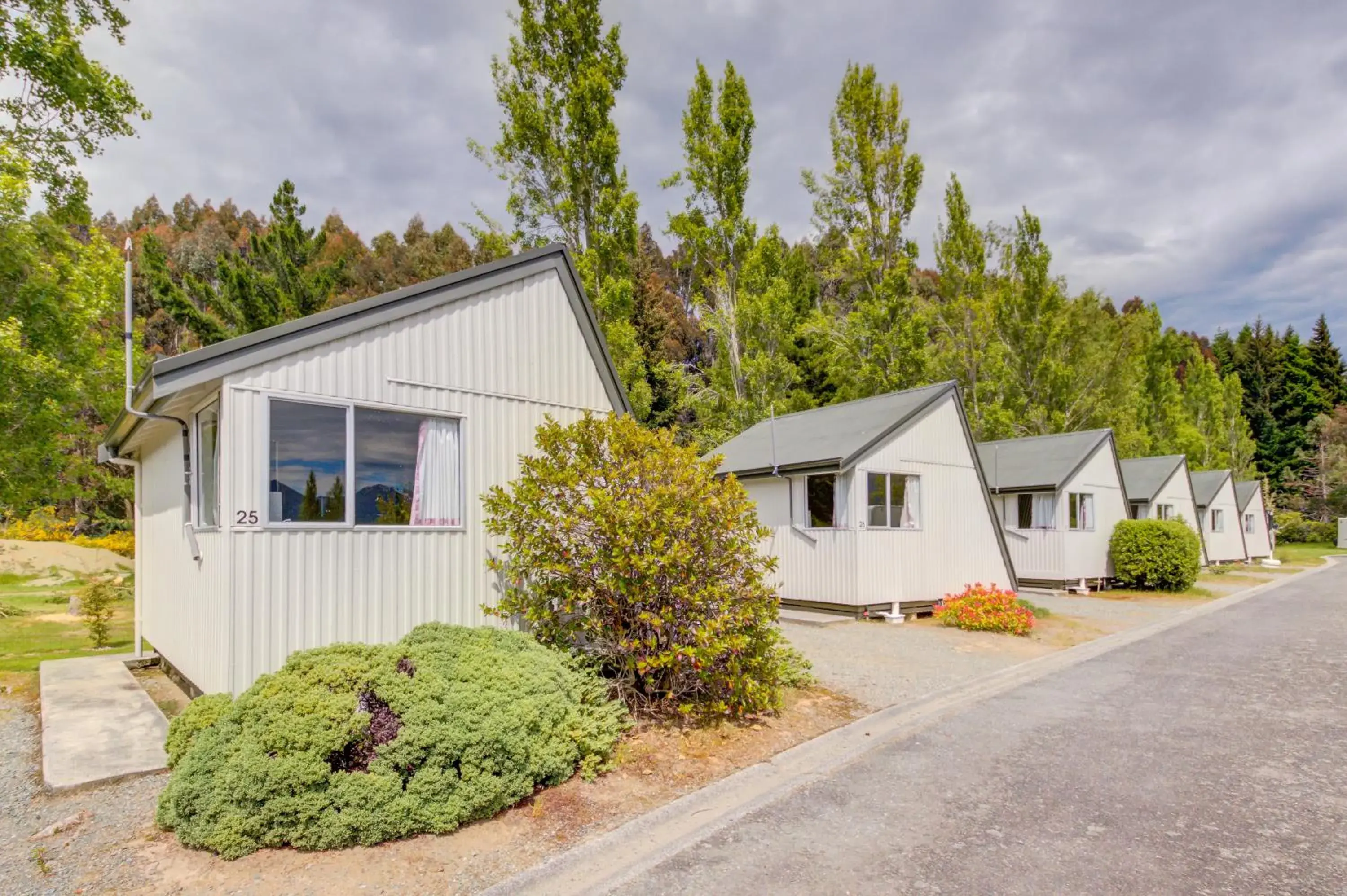 Property building in Te Anau Lakeview Holiday Park & Motels Property building in Te Anau Lakeview Holiday Park & Motels