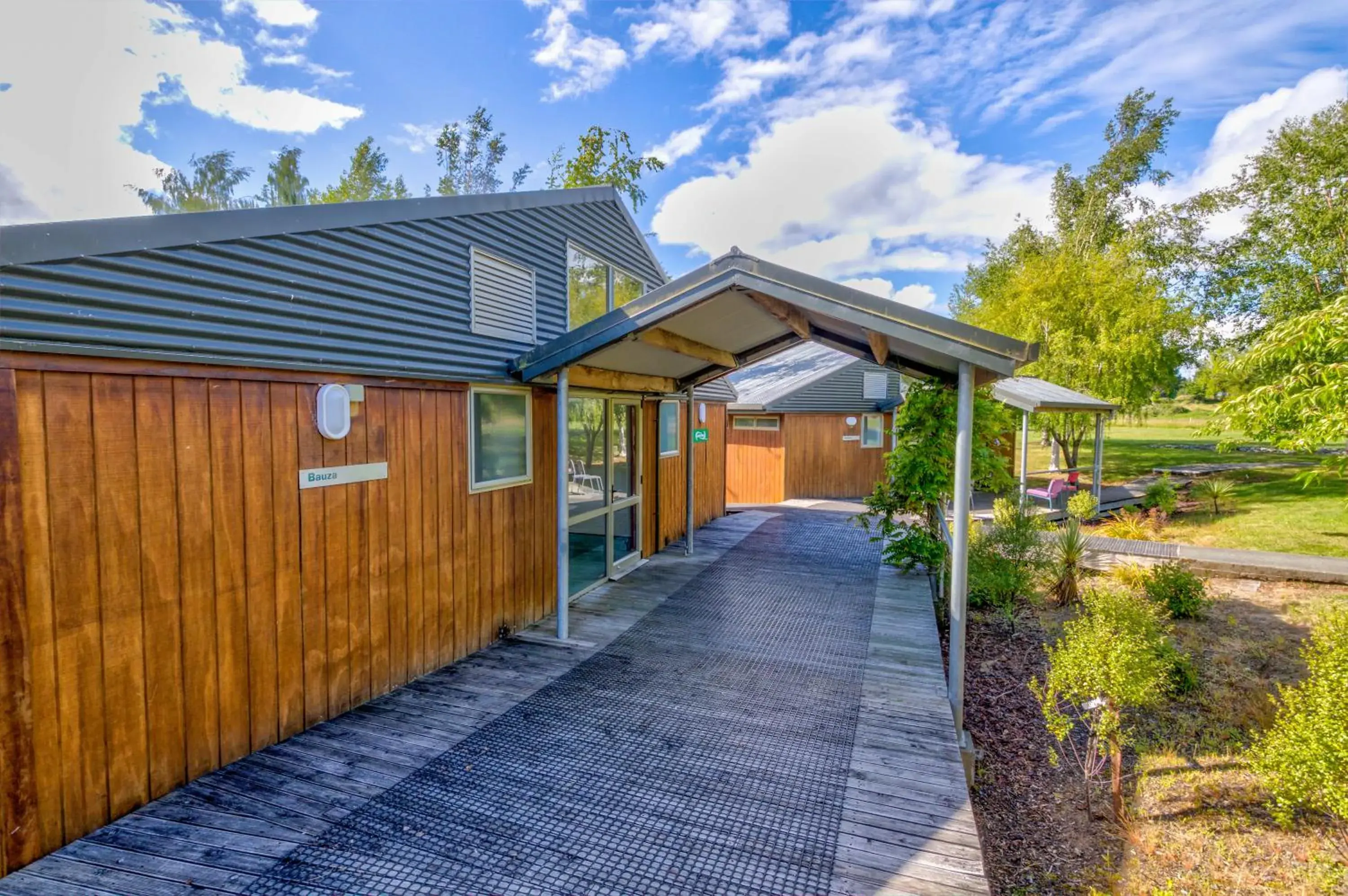 Property building in Te Anau Lakeview Holiday Park & Motels Property building in Te Anau Lakeview Holiday Park & Motels