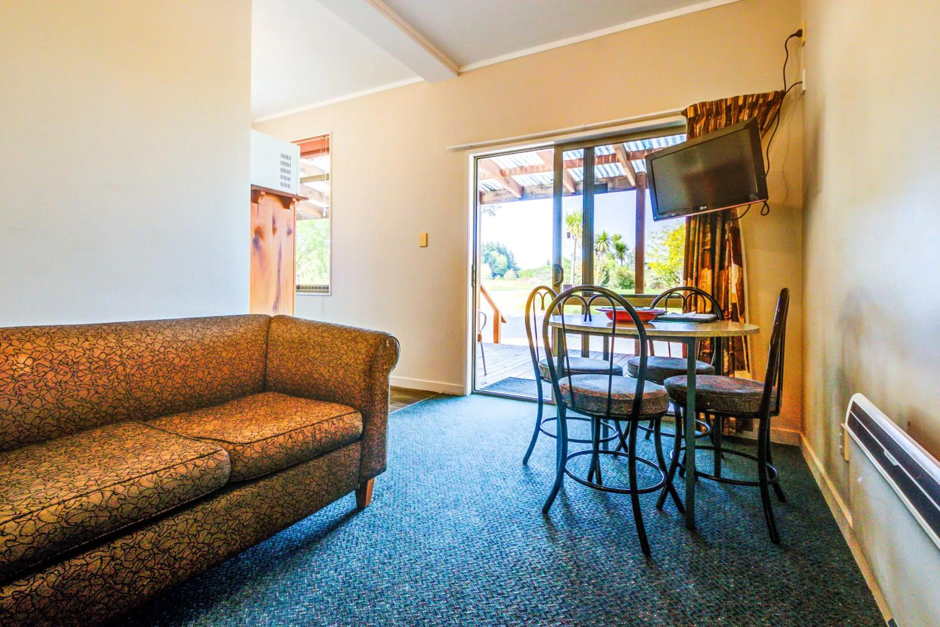 TV and multimedia in Te Anau Lakeview Holiday Park & Motels