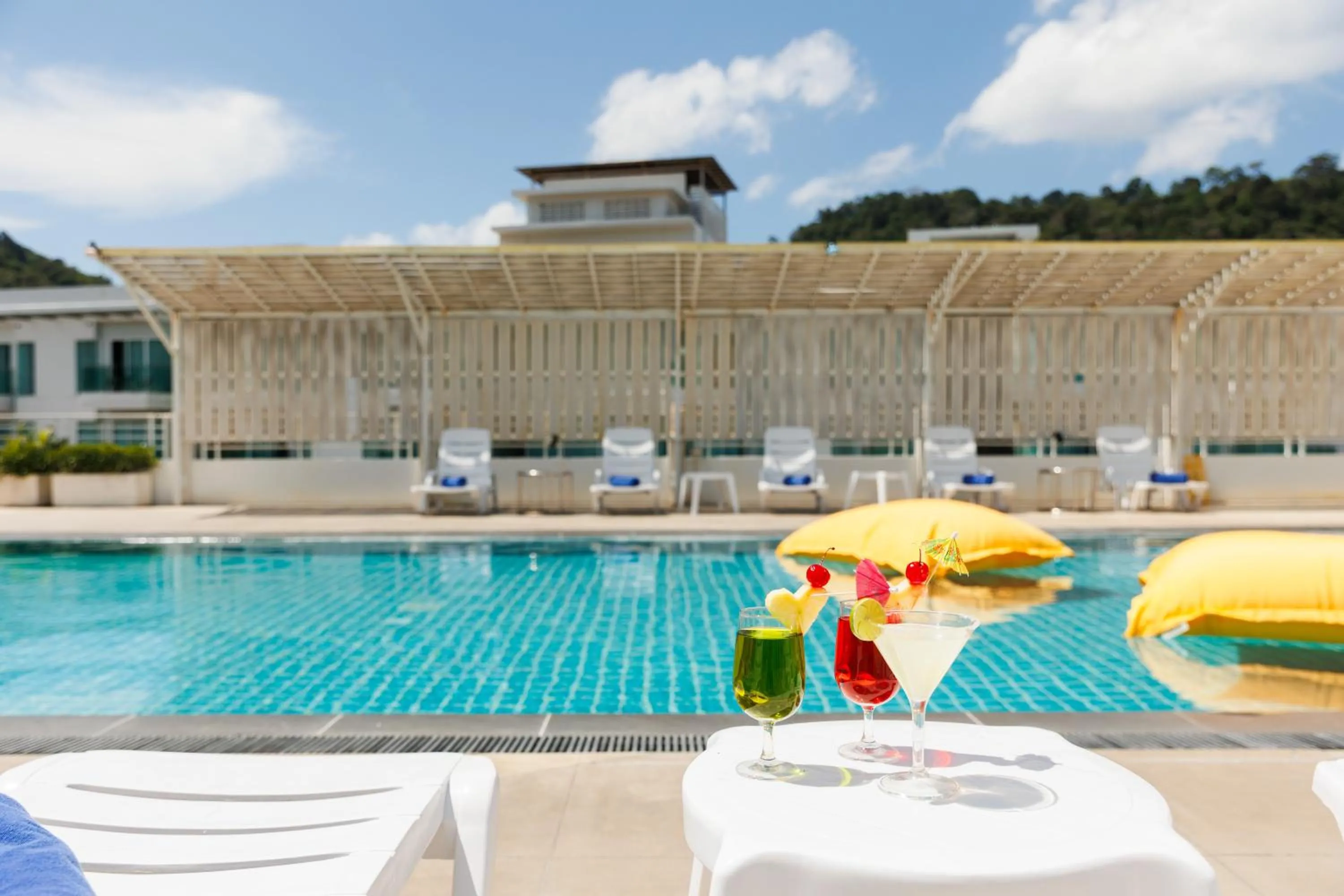 Swimming pool in ASHLEE Plaza Patong Hotel & Spa