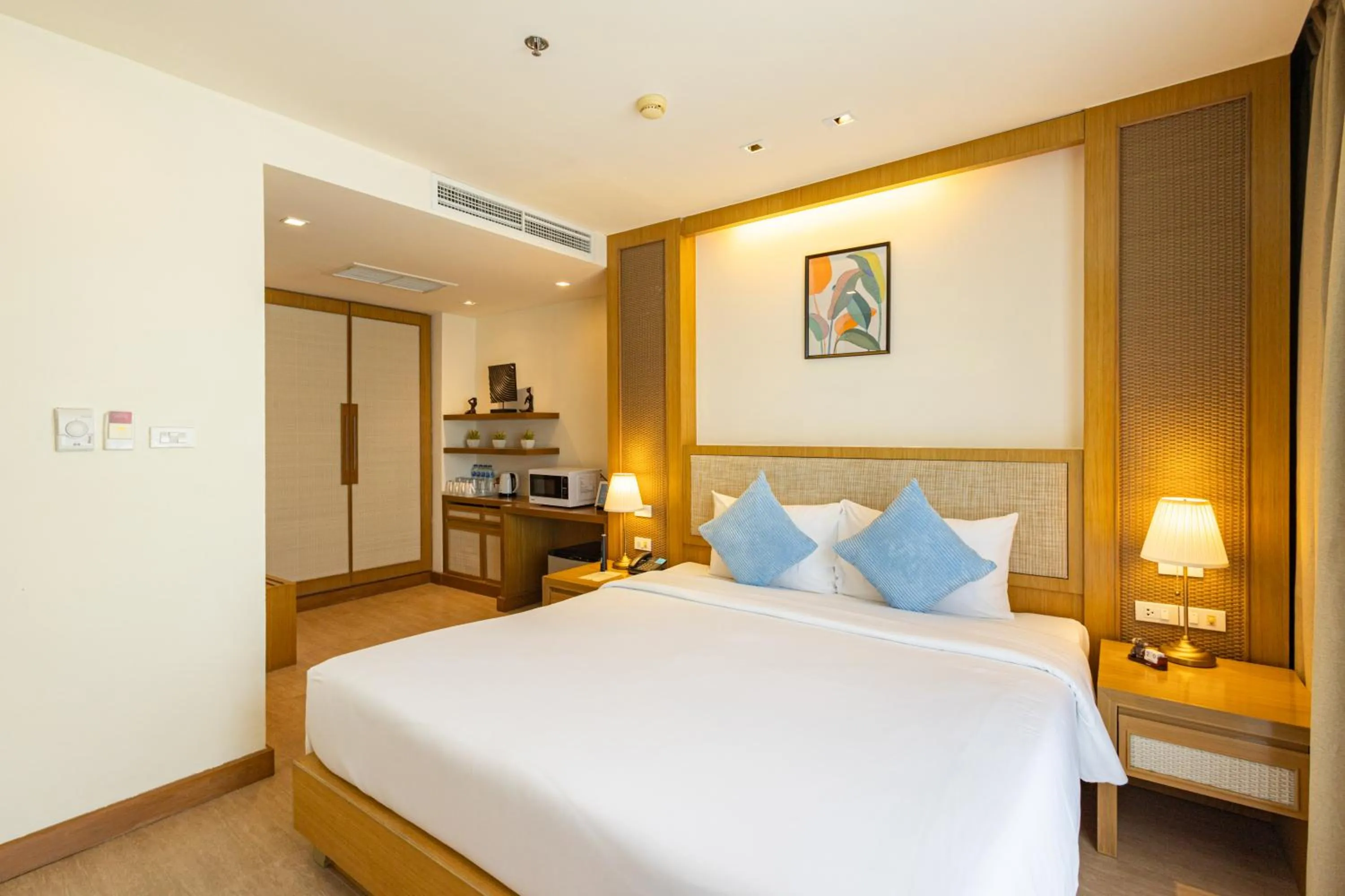 Bedroom, Bed in ASHLEE Plaza Patong Hotel & Spa